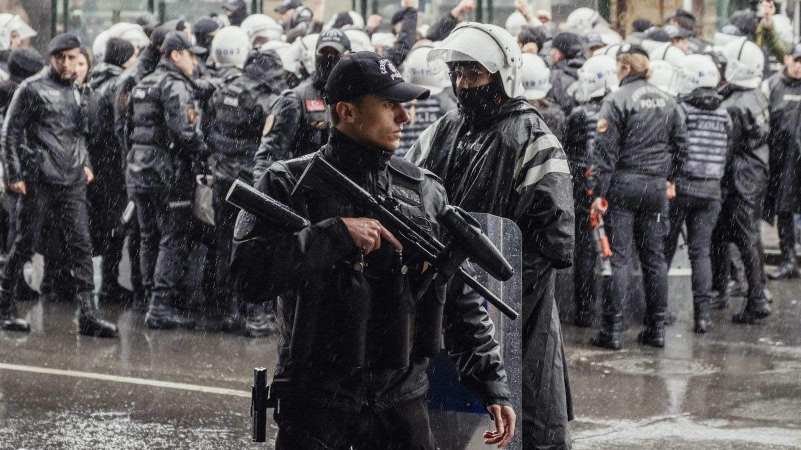 Képünk illusztráció, rendőrök Isztambulban a 2026. május 1-i demonstrációk alatt
