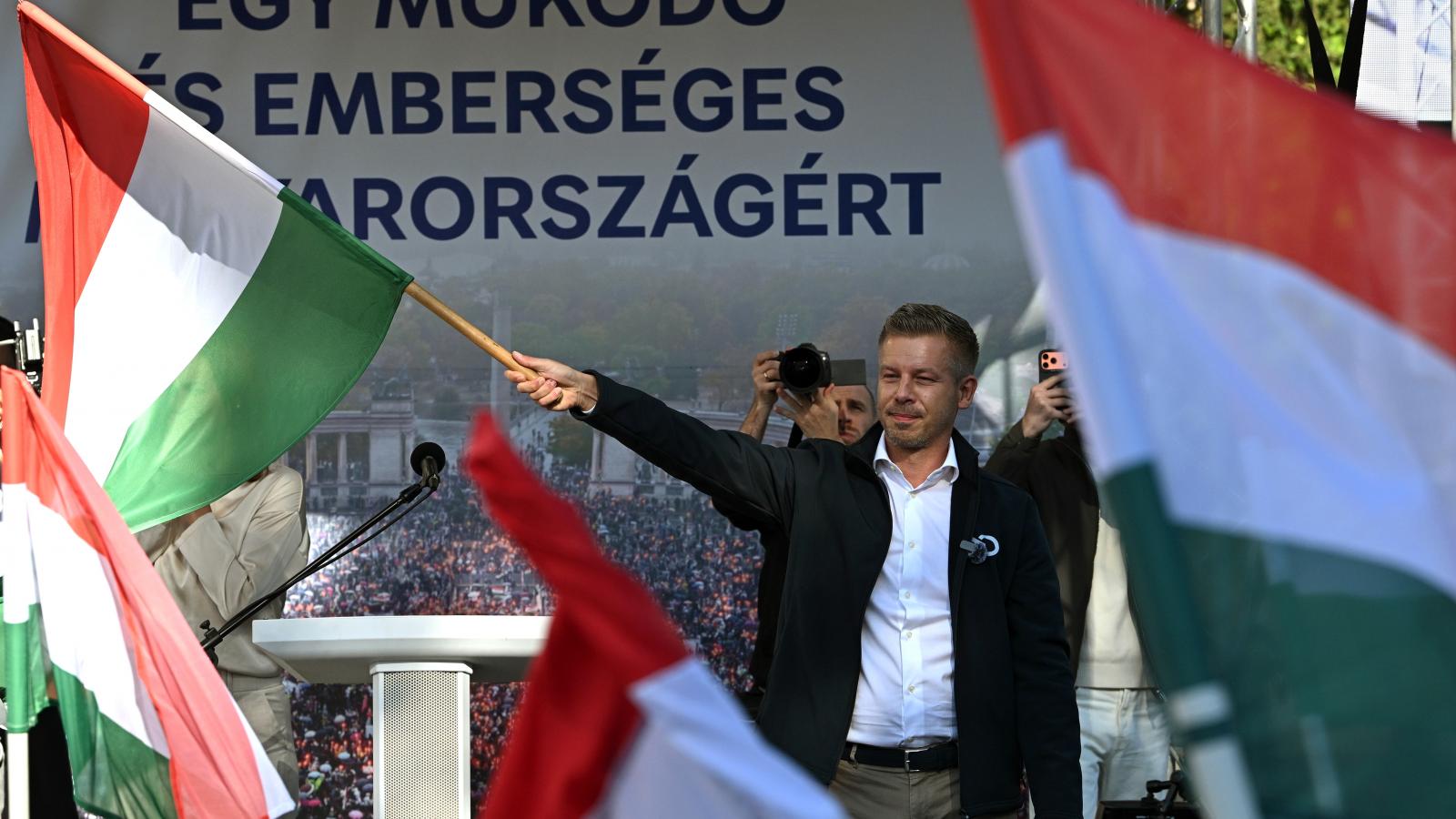 Magyar Péter Veszprémben, újabb országjárásának első állomásán