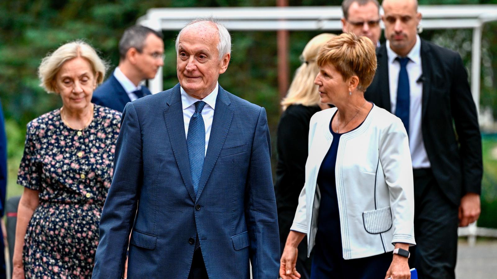 Baka András parlamenti felszólalásában hosszan részletezte, hogyan választotta ki Szathmáry személyét a posztra