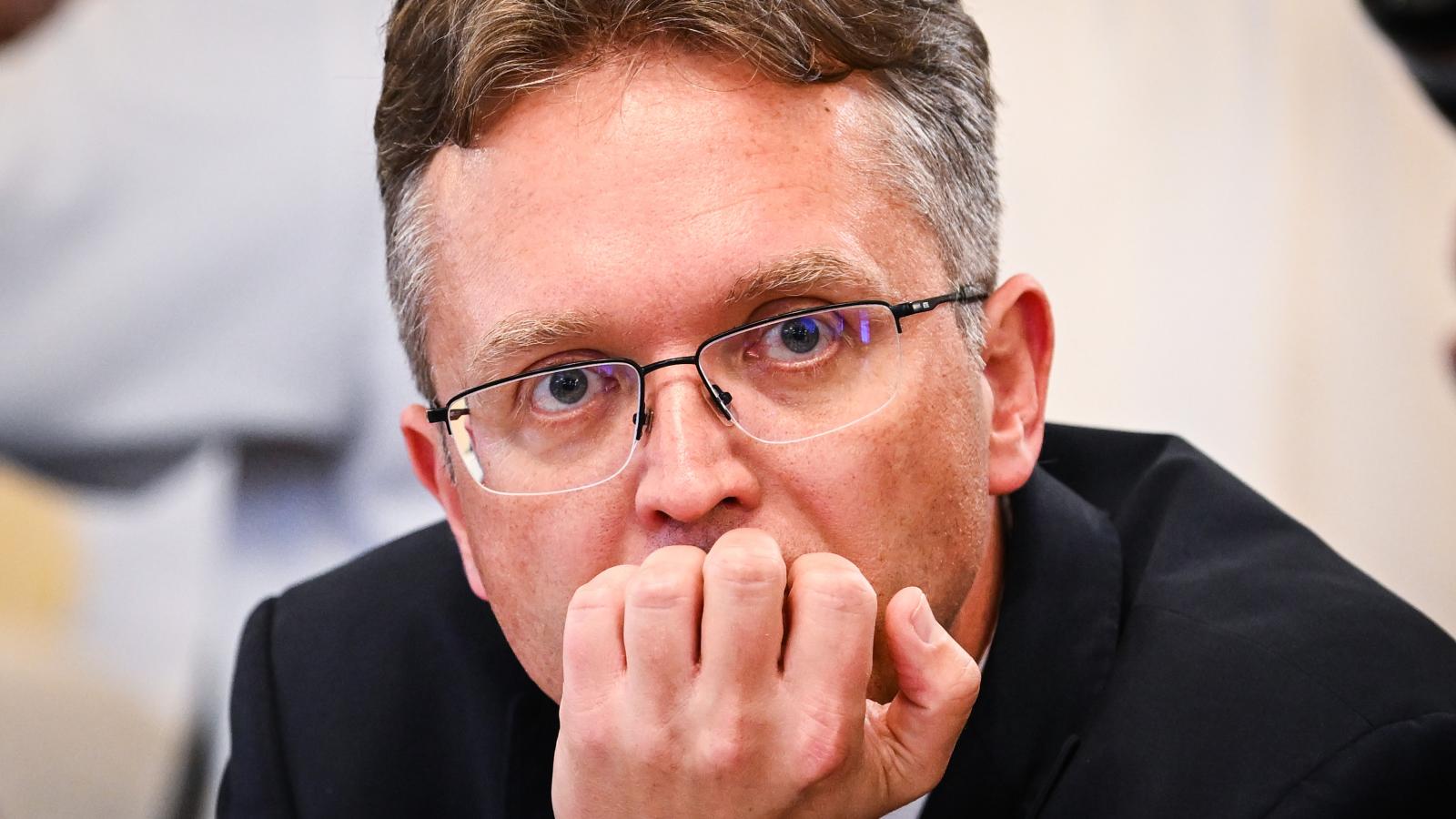 Hankó Balázst a hatóságok egyelőre nem hallgatták ki és mentelmi jogát is élvezi: mindez arra utal, hogy büntetőjogi felelősségét még nem sikerült megállapítani