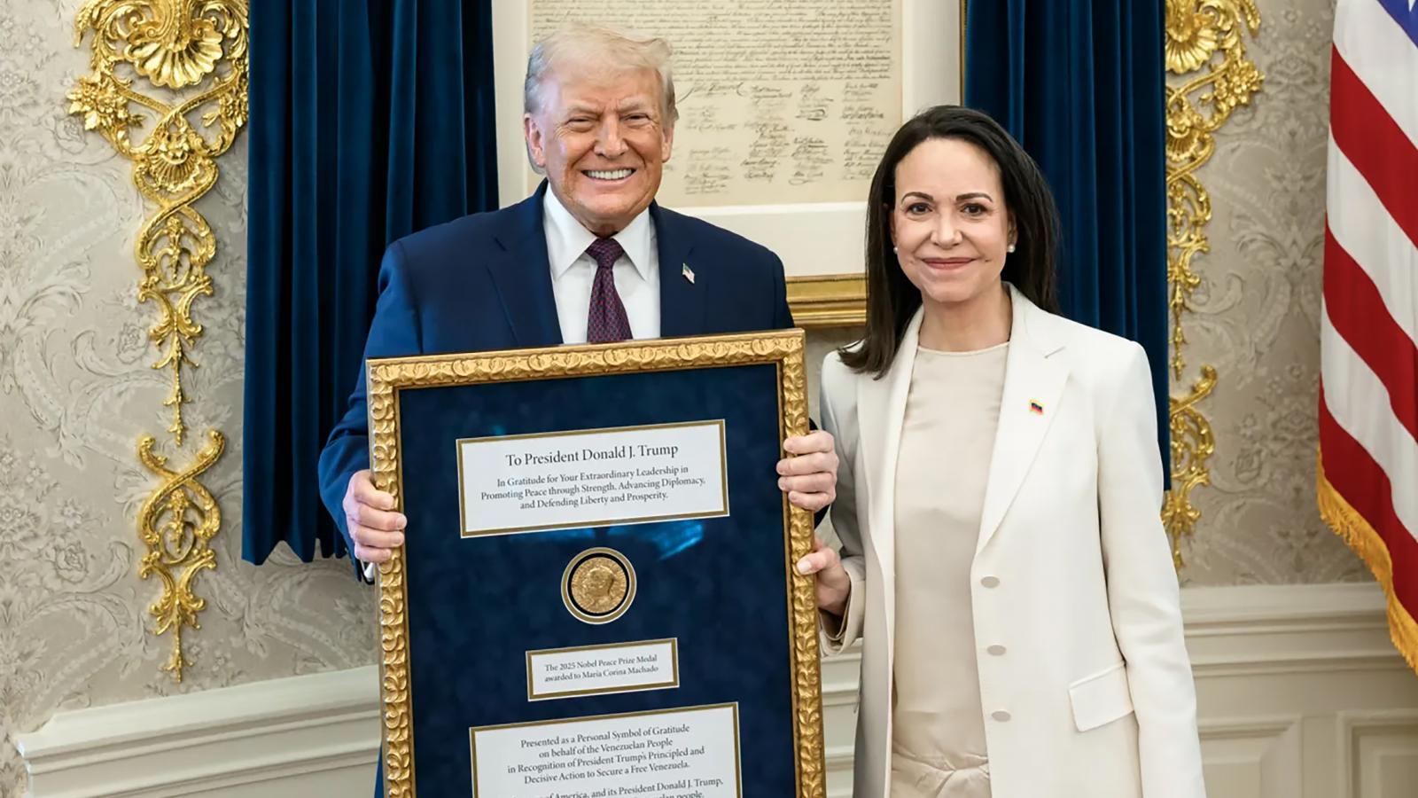 Maria Corina Machado feljánlotta, hogy megosztja Nobel-békedíját az arra áhítozó Donald Trumppal.