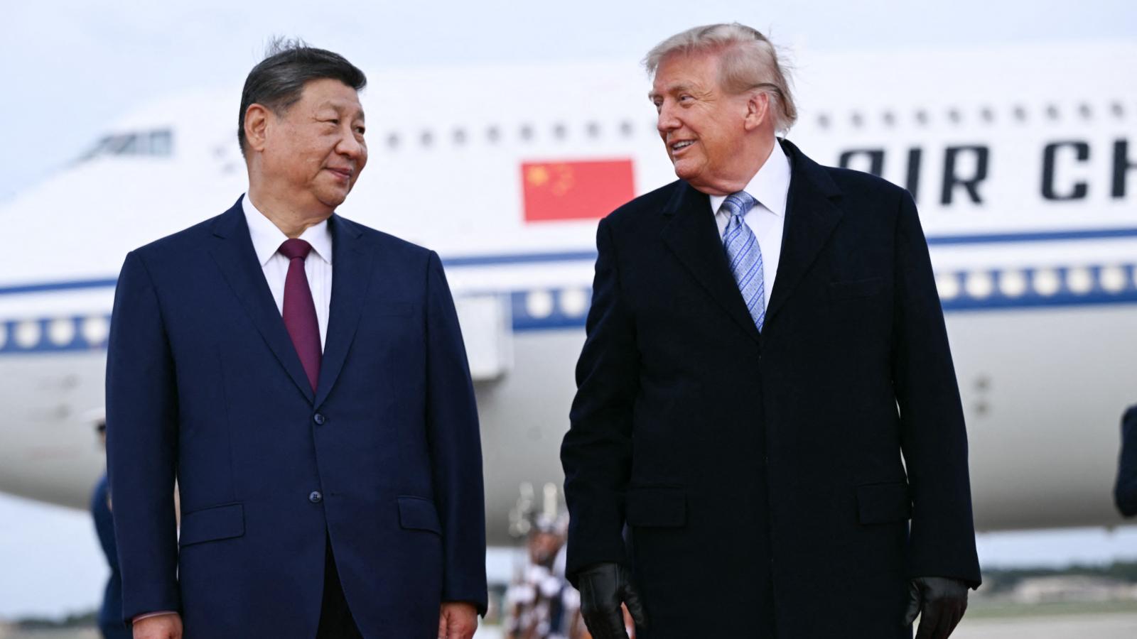 Donald Trump szerdán személyesen fogadta Xi Jinpinget a marylamdi Joint Base Andrews támaszponton