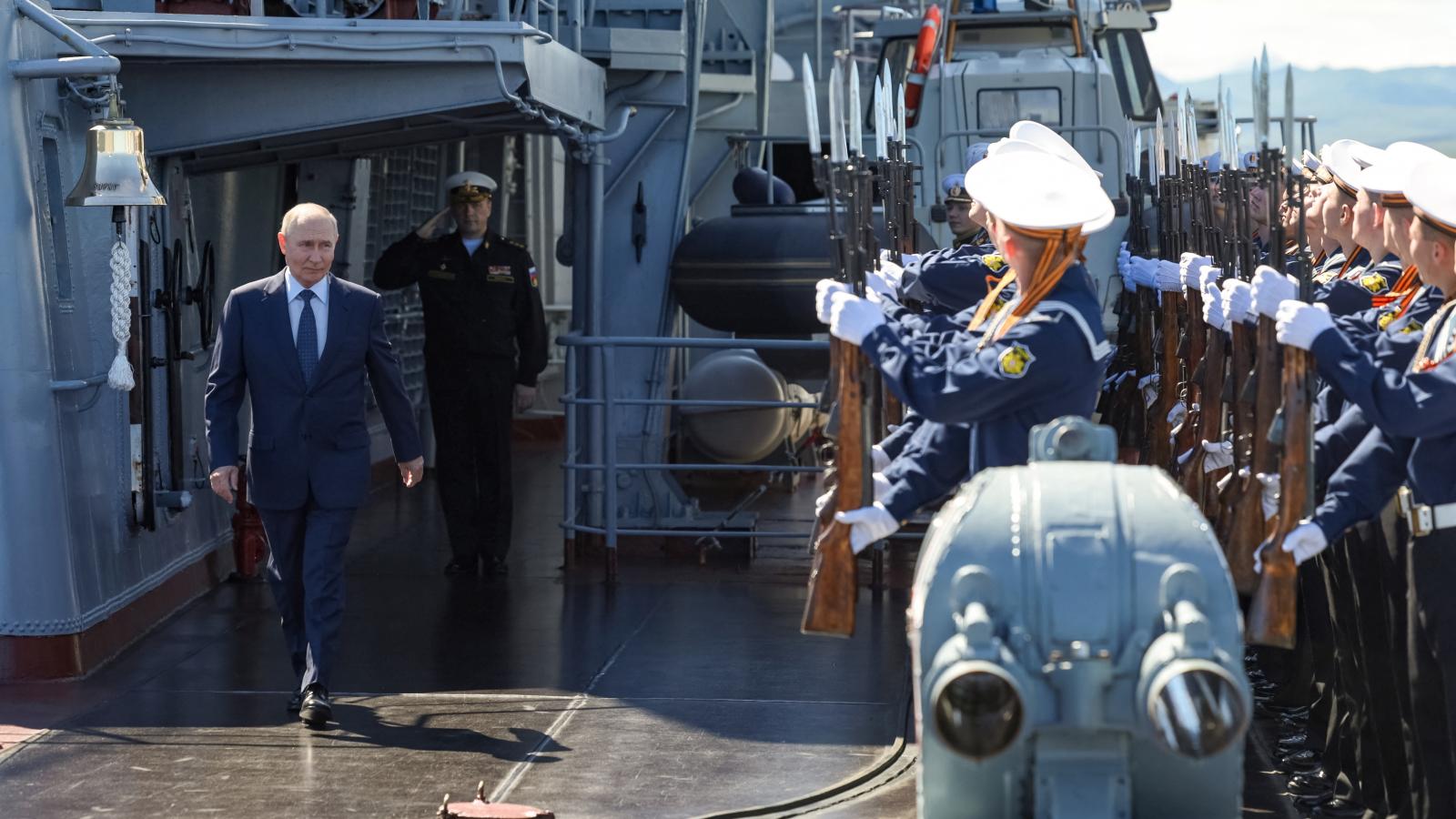 Vlagyimir Putyin elnök minden jel szerint fokozza Oroszország háborús erőfeszítéseit.
