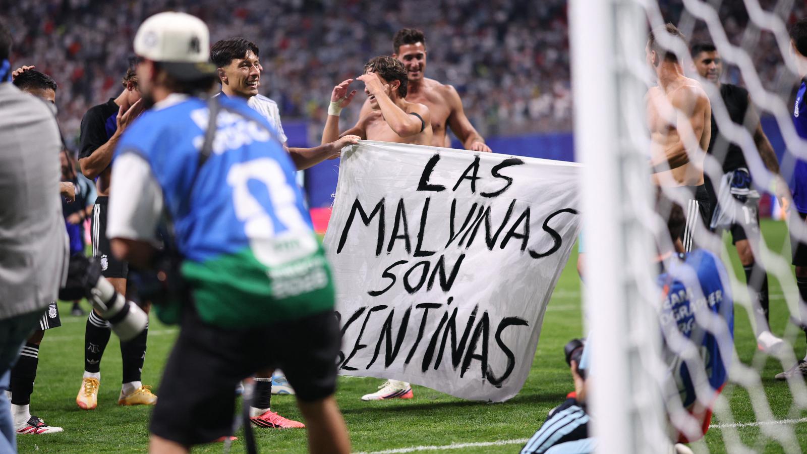 A Malvin-szigetek Argentínához tartoznak – legalábbis az idei foci vb argentin szurkolói szerint.