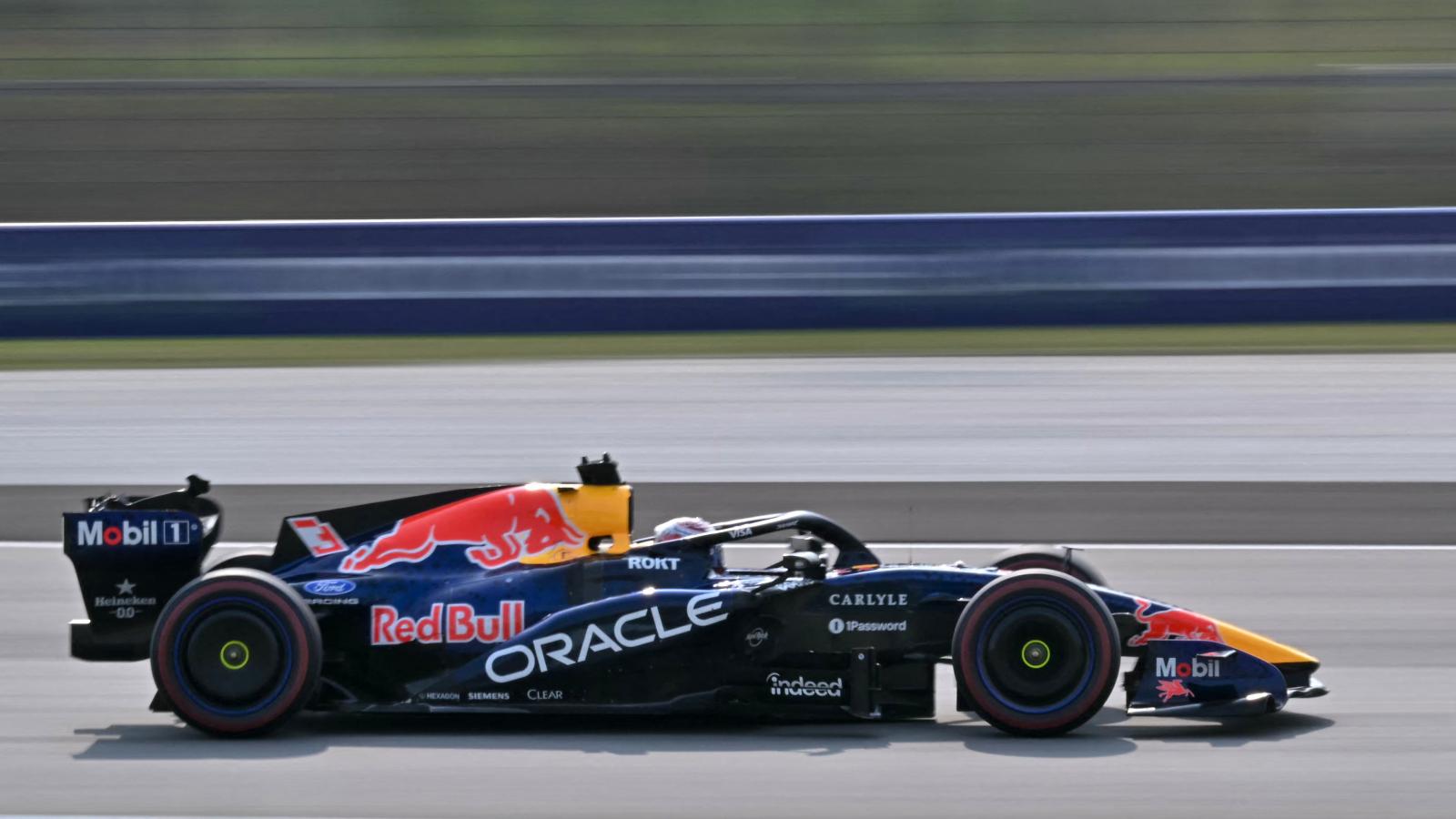 Verstappen kemény tempót diktált