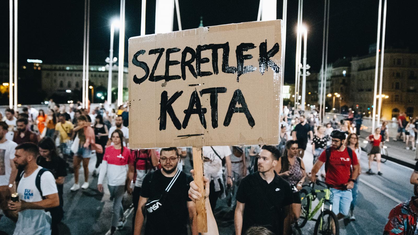 Kata módosítás elleni 2022 júliusi tüntetés négy év múlva érte el célját