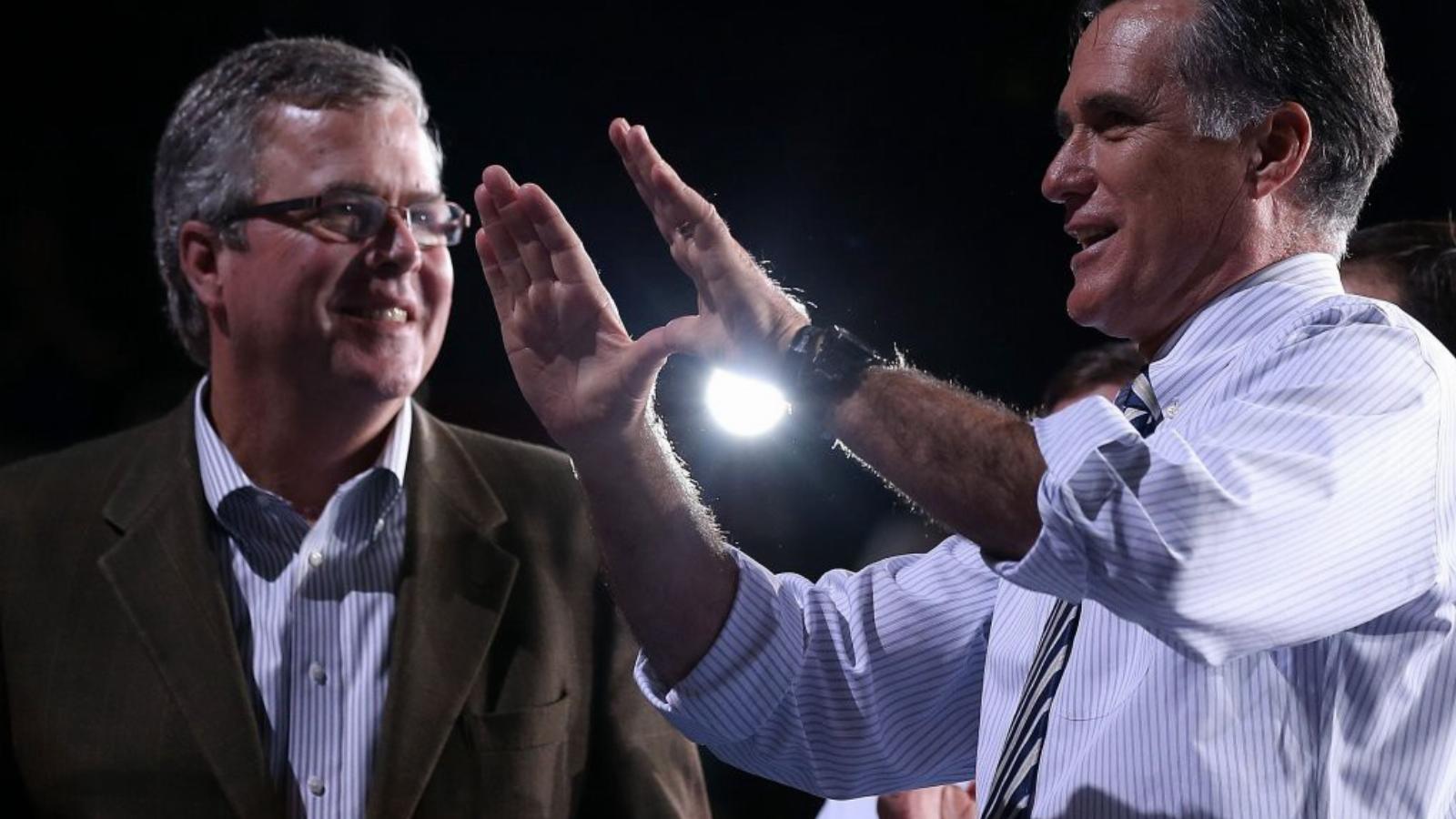 Jeb Bush és Mitt Romney egy 2012-es kampánygyűlésen – jövőre egymás ellen indulhatnak FOTÓ: EUROPRESS/GETTY IMAGES/JUSTIN SULLIV