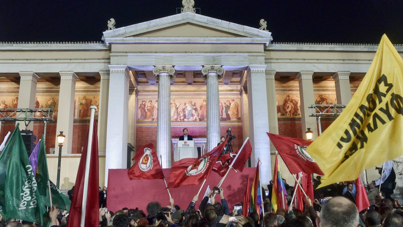 A szavazók ünnepelnek Görögországban. FOTÓ:  Milos Bicanski/Getty Images