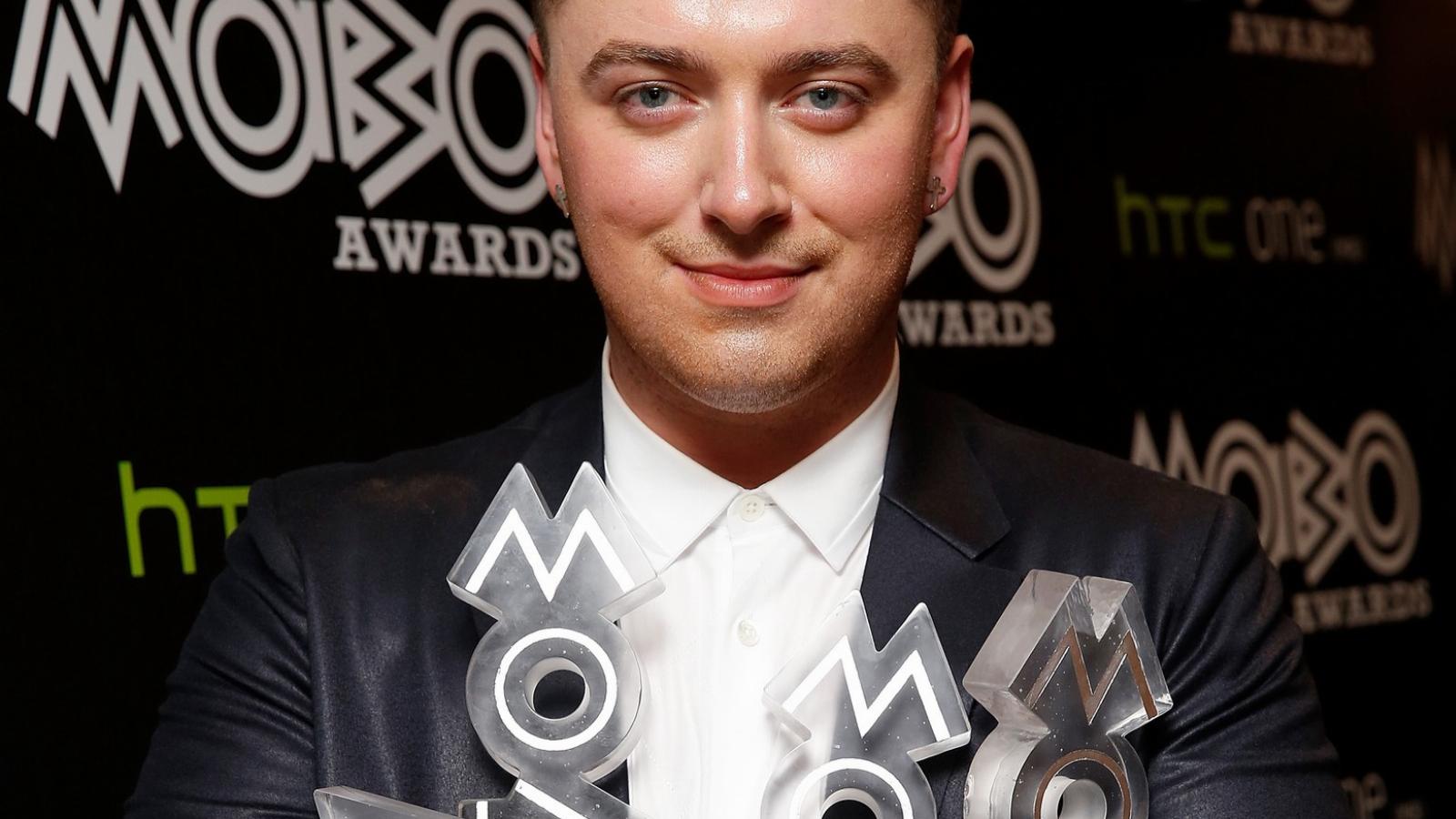 A képen az idei gála legnagyobb győztese, Sam Smith, aki három kategóriában is elvitte az első helyezést. FOTÓ: Tristan Fewings/