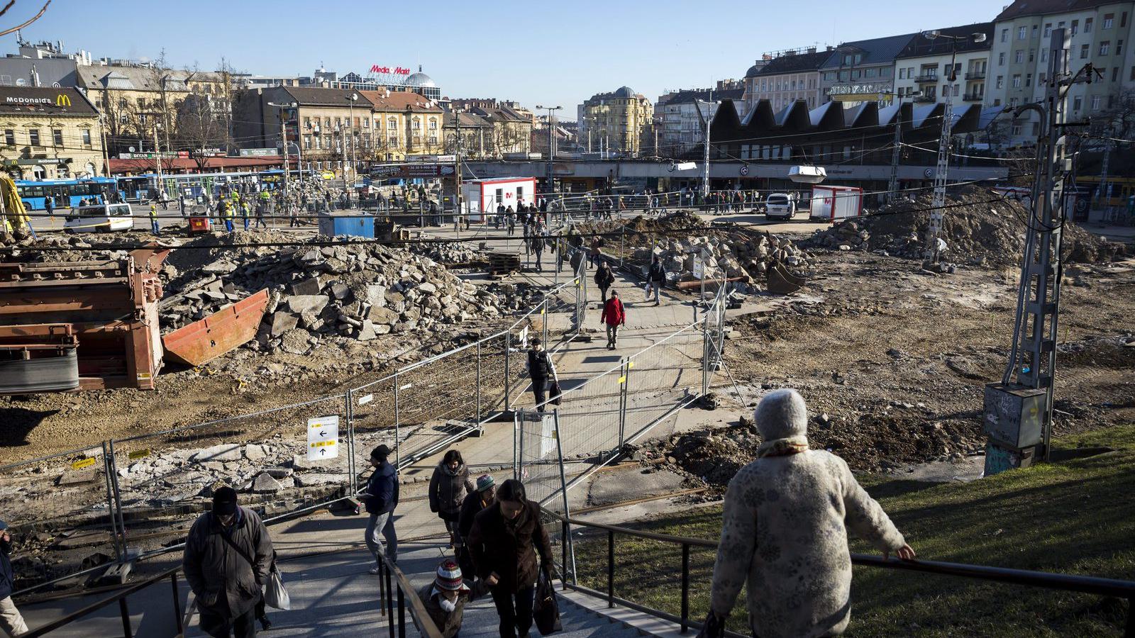 Az átépítés alatt álló fővárosi Széll Kálmán tér. MTI Fotó: Mohai Balázs