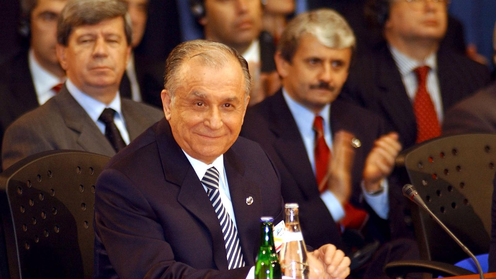 Román részről Ion Iliescu korábbi elnök írta alá a két ország közötti alapszerződést 1996-ban FOTÓ: EUROPRESS/GETTY IMAGES