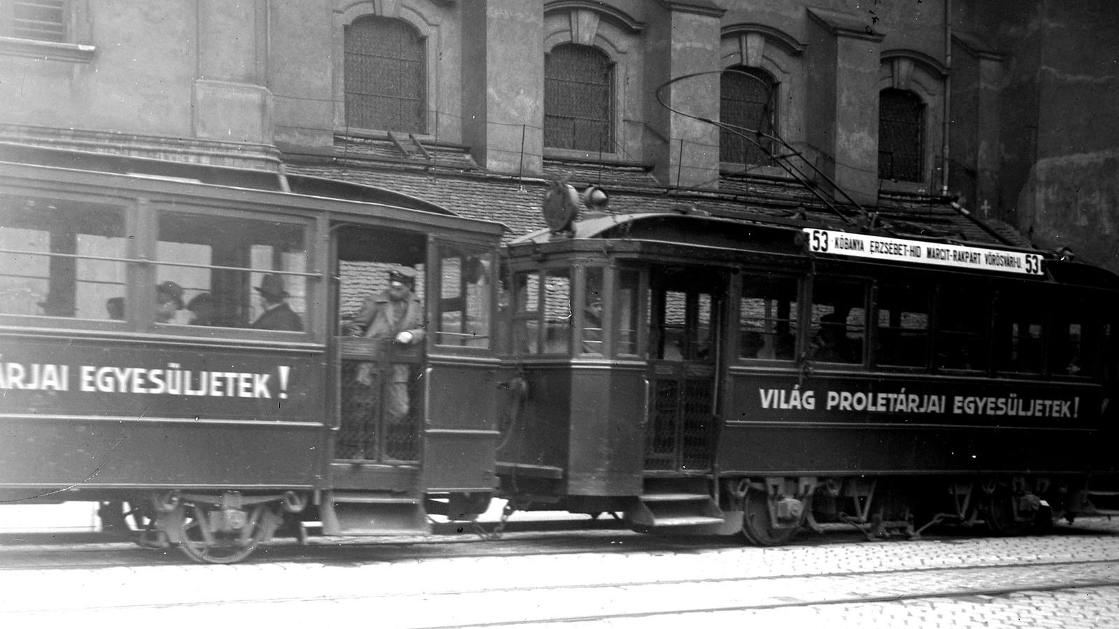 Fotó: Fortepan/Schoch Frigyes/1919 	
Magyarország, Budapest V. Erzsébet híd felhajtója a pesti hídfőnél, háttérben a Belvárosi 