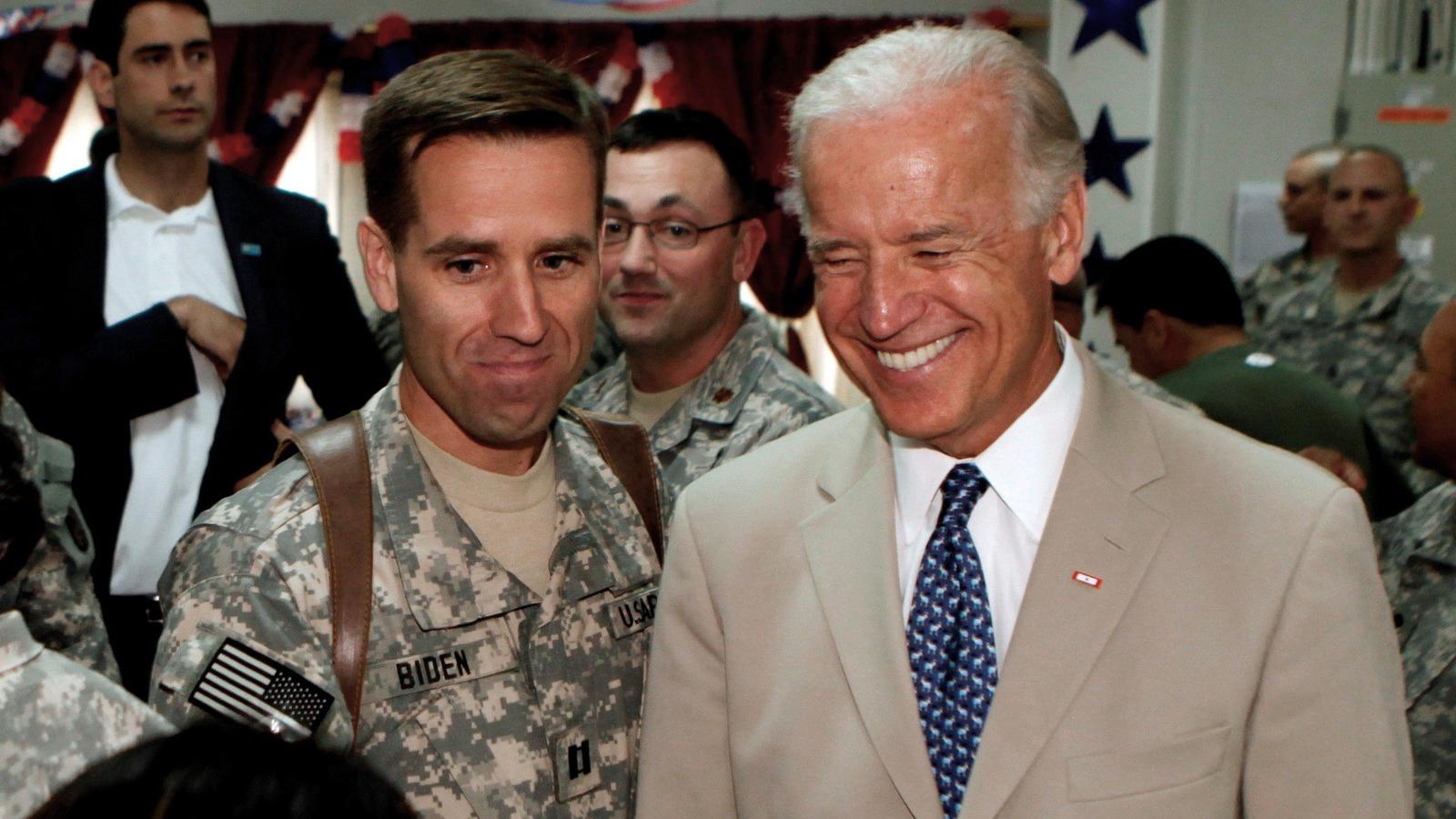 Irak, Bagdad 2009 - Az amerikai alelnök Joe Biden, és fia, az amerikai hadsereg egyik kapitánya Fotó: Khalid Mohammed-Pool / Ge