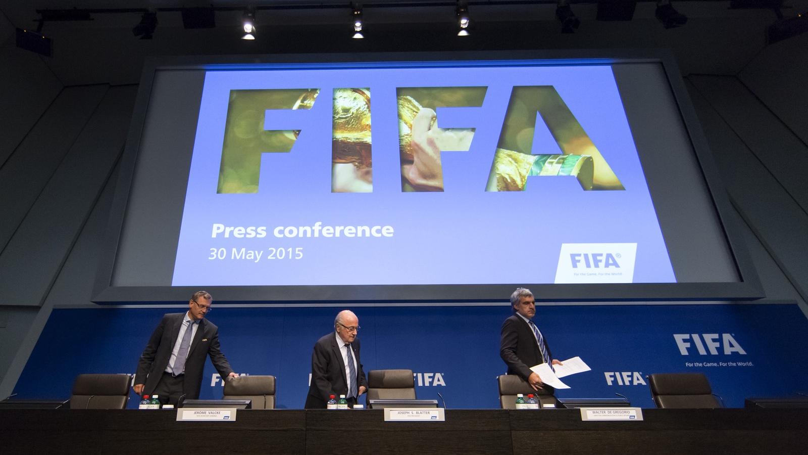 Jerome Valcke, Joseph S. Blatter és Walter de Gregorio. FOTÓ:  Alessandro Della Bella/Getty Images