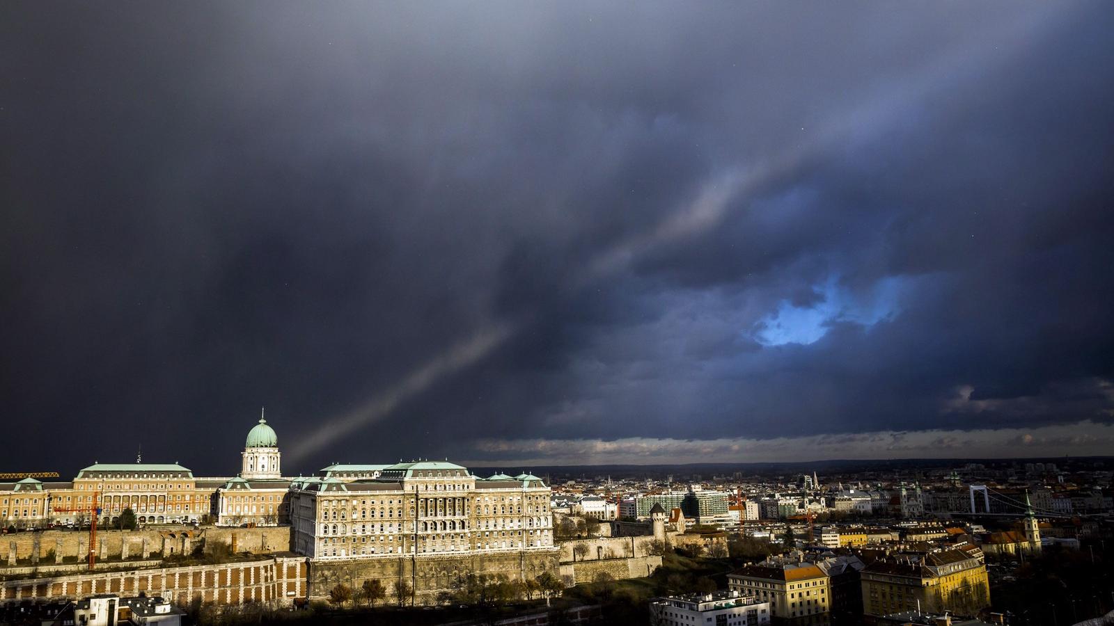 Viharfelhők Budapest felett
Fotó: Mohai Balázs/MTI