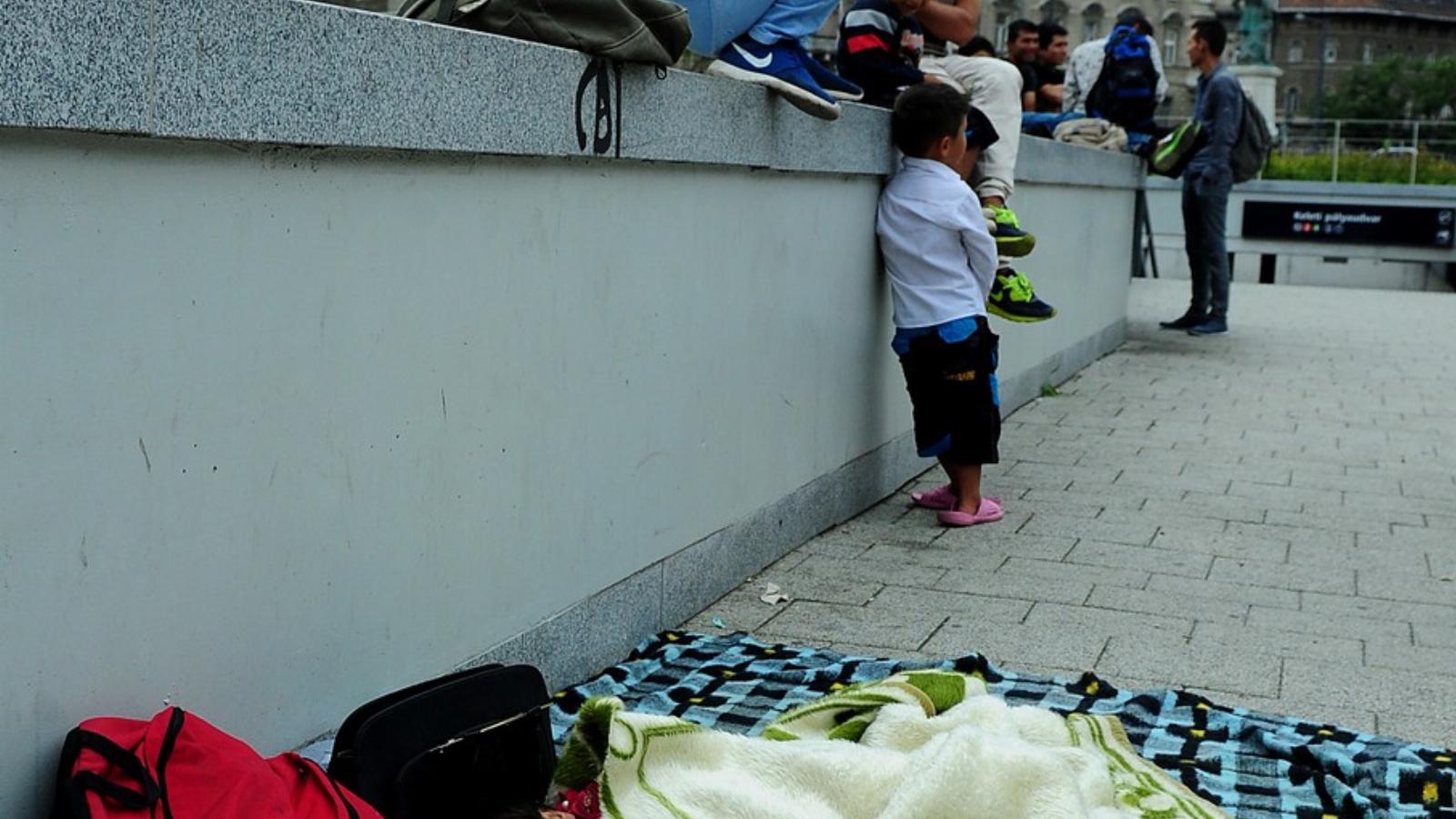 Keleti pályaudvar. Fáradtak a gyerekek is FOTÓ: VAJDA JÓZSEF