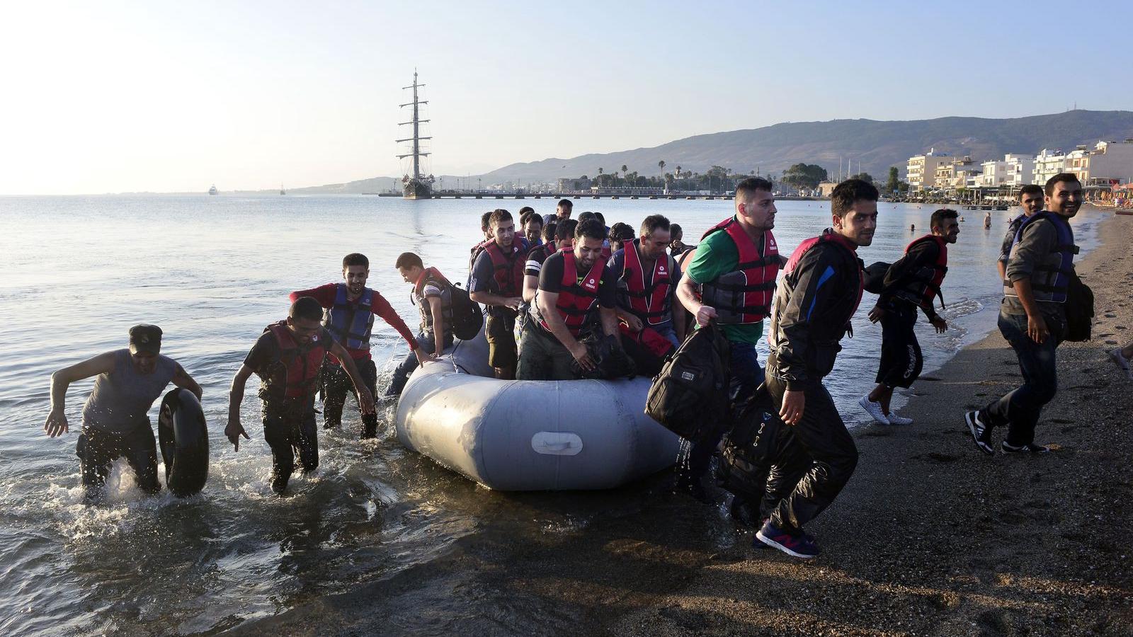 Szíriai menekültek érkeznek a görögországi Kosz szigetéhez FOTÓ: EUROPRESS/GETTY IMAGES/MILOS BICANSKI