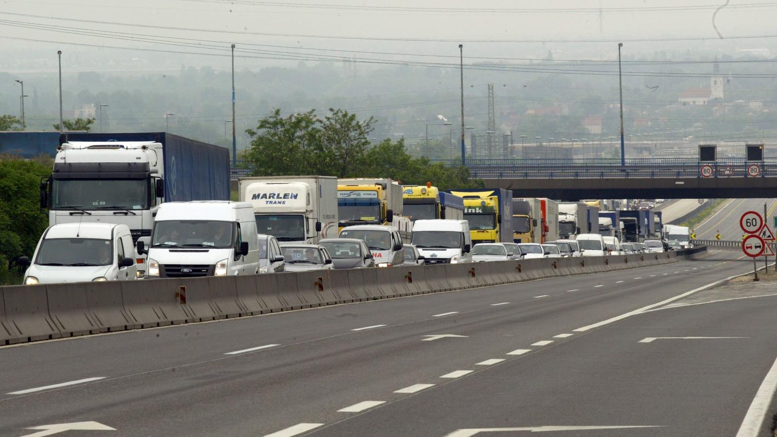 Még a tervek szintjén sem sikerült teljesen tisztázni, milyen veszélyekkel jár majd a hibrid útfajta használata FOTÓ: SZALMÁS PÉ