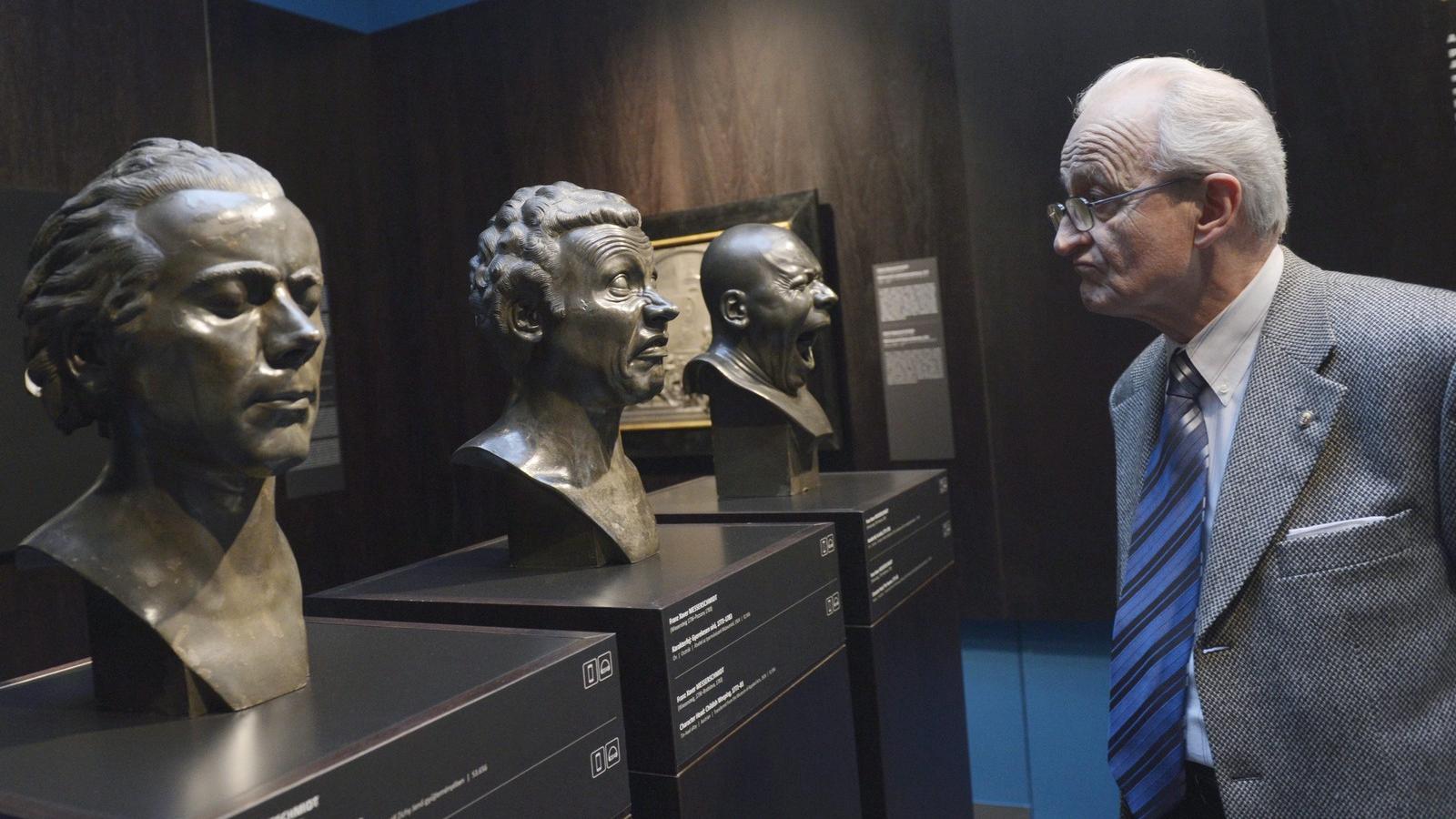 Franz Xaver Messerschmidt karakterszobrai a Szépművészeti Múzeumban. Fotó: Beliczay László/MTI