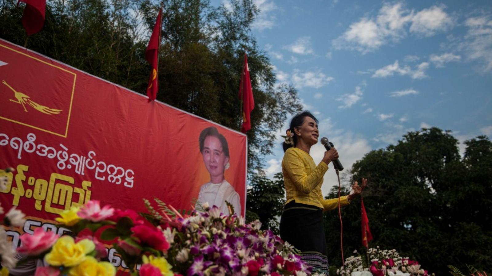 Aung Szan Szú Kjit nagy tömegek ünneplik választási gyűlésein FOTÓ: EUROPRESS/GETTY IMAGES/LAUREN DECICCA