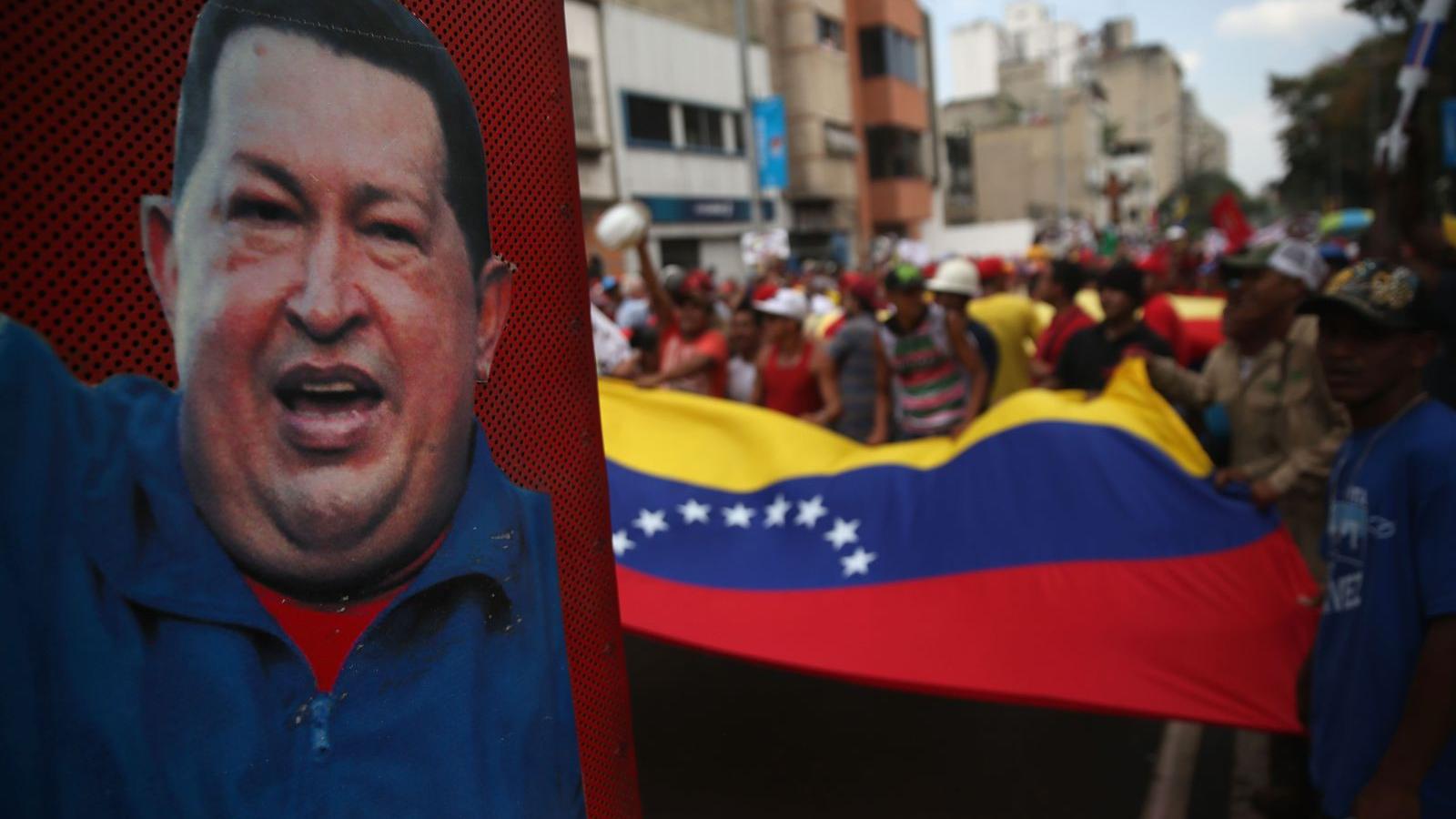 A néhai Hugo Chávez képeivel aggatják tele a caracasi utcákat FOTÓ: EUROPRESS/GETTY IMAGES/JOHN MOORE