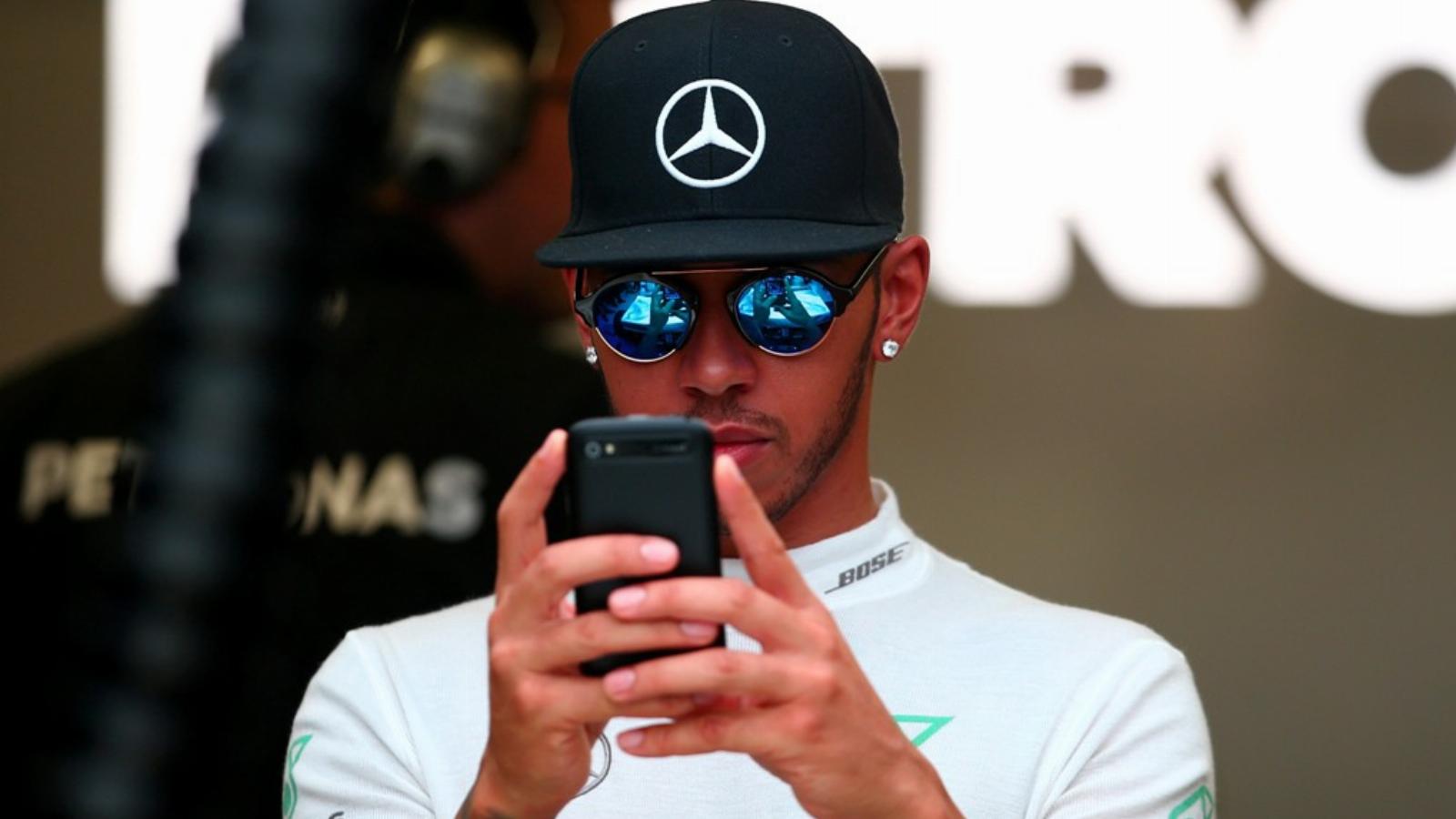 Lewis Hamilton mindent megtesz, hogy növelje szurkolóinak a számát, és népszerűsítse a Forma–1-et FOTÓ: EUROPRESS/GETTY IMAGES/M