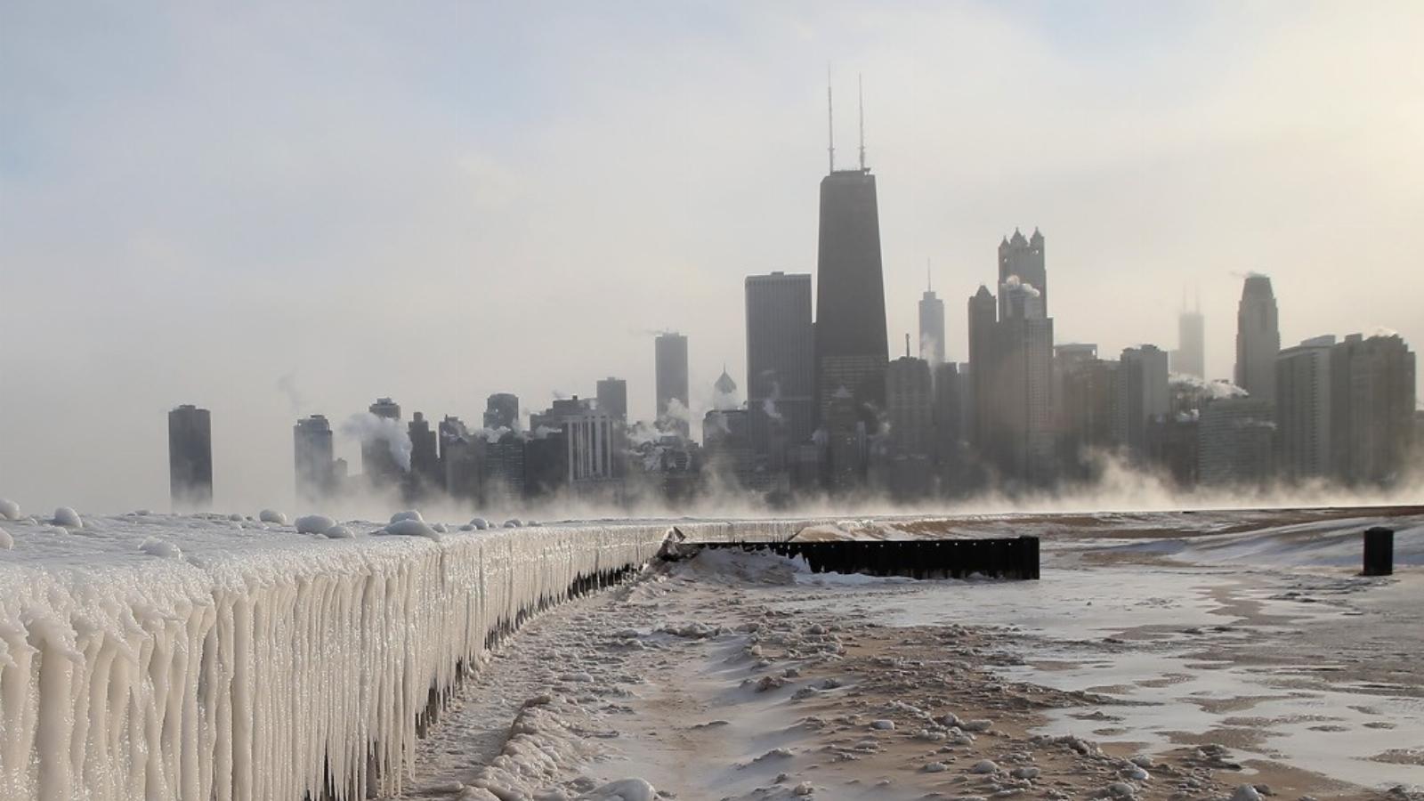 Chicagóban, a Michigan-tó partján feltornyosult a jég, a városban mínusz 8 Celsius-fok alá süllyedt a hőmérséklet FOTÓ: EUROPRES