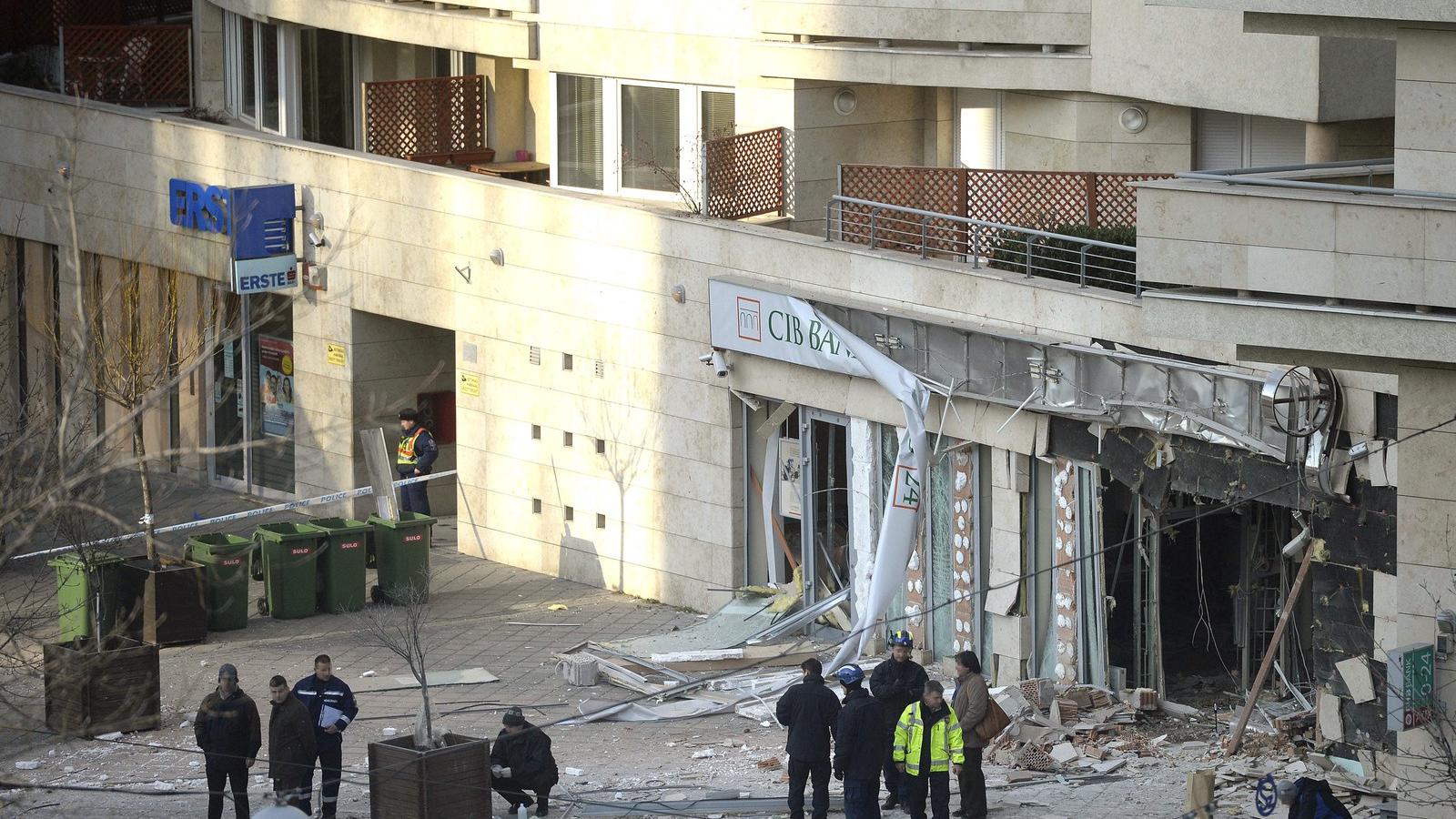 A CIB és a Budapest Bank fiókja károsodott a Lehel utcai robbantásban. Fotó: Bruza Noémi/MTI 