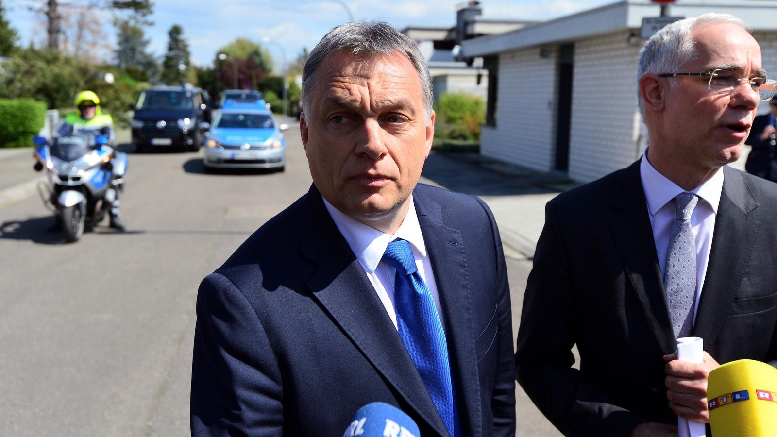 Orbán Kohl háza előtt. FOTÓ: Thomas Lohnes/Getty Images