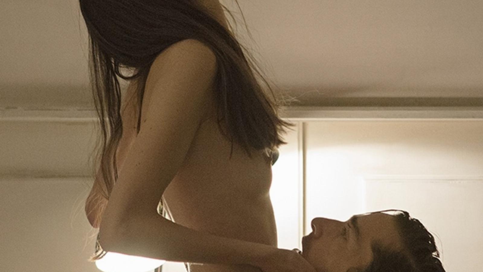 A nimfomániás ifjú hősnője, Stacy Martin a szerelmét alakító Shia LaBeouff el FORRÁS: VERTIGO MEDIA