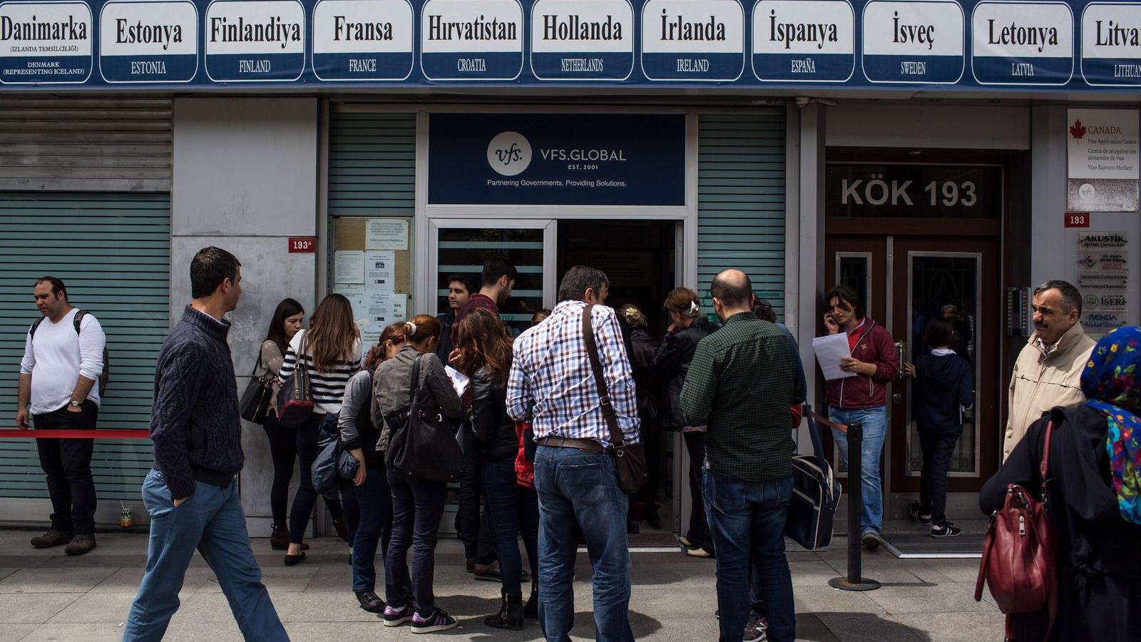 Törökországban sorban állnak a schengeni vízumért FOTÓ: EUROPRESS/GETTY IMAGES/CHRIS MCGRATH