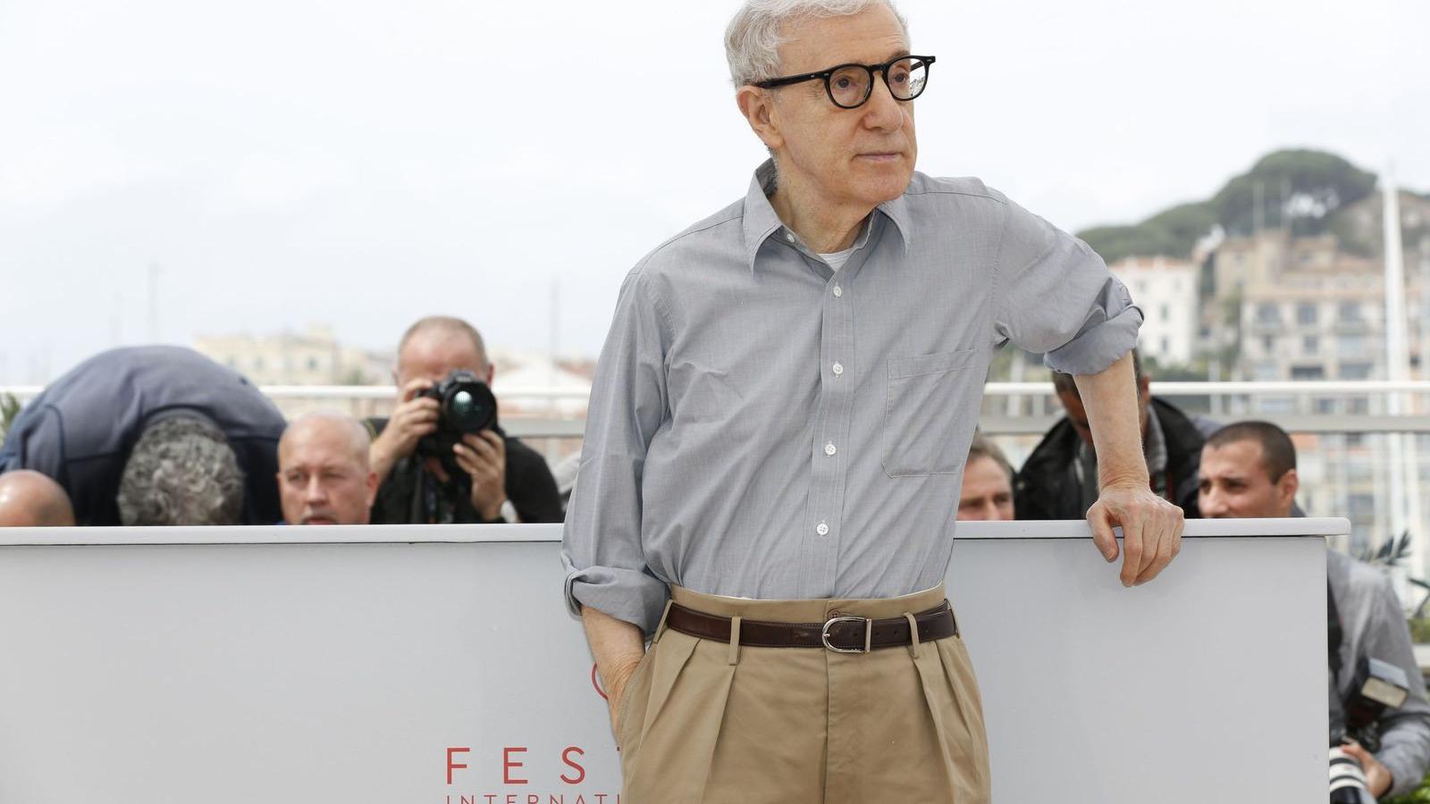 Woody Allen a kamerák kereszttüzében pózol Cannes-ban. Forrás: Cannes-i Filmfesztivál