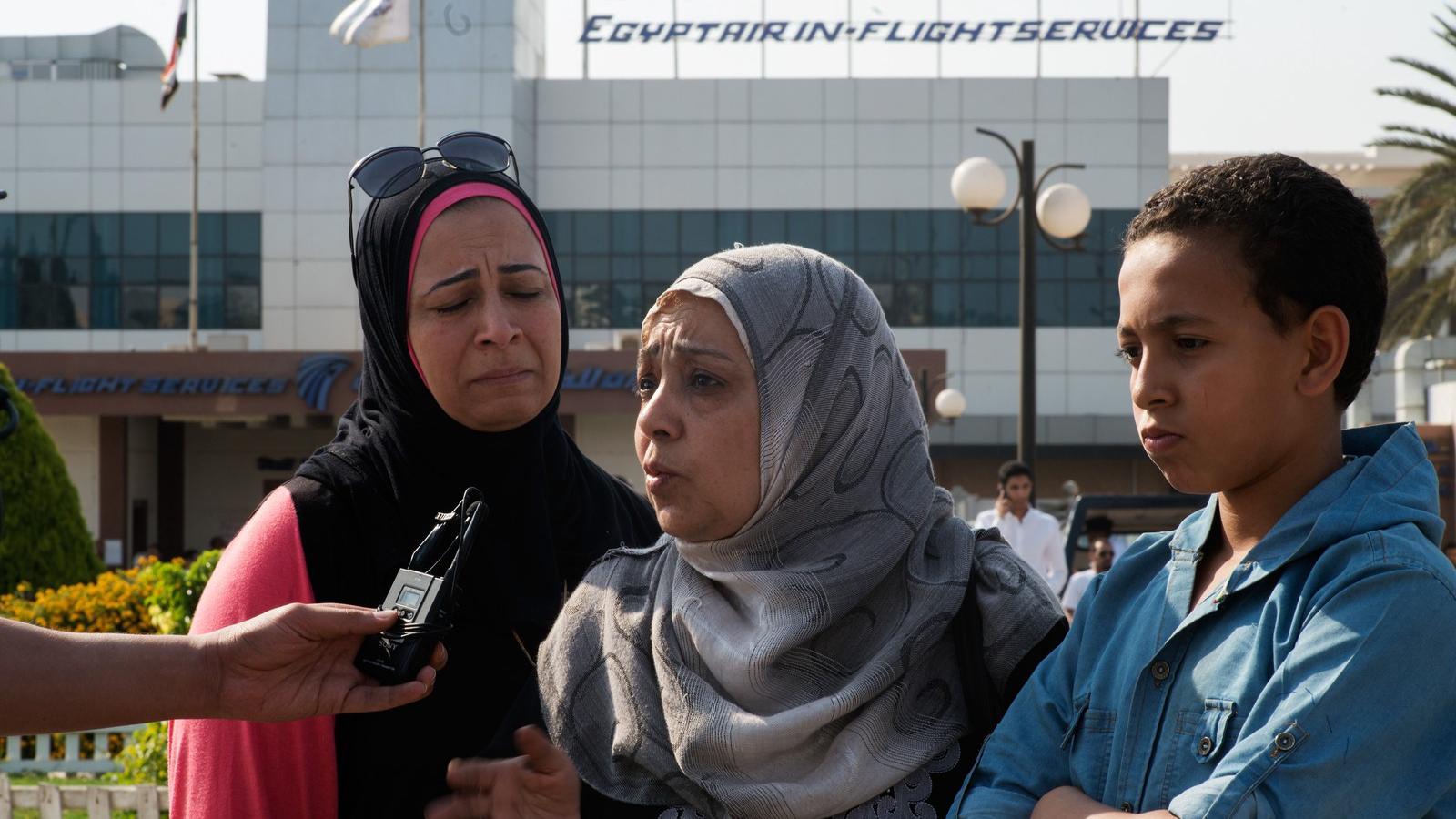 Kétségbeesett hozzátartozók a kairói repülőtéren FOTÓ: EUROPRESS/GETTYIMAGES/DAVID DEGNER