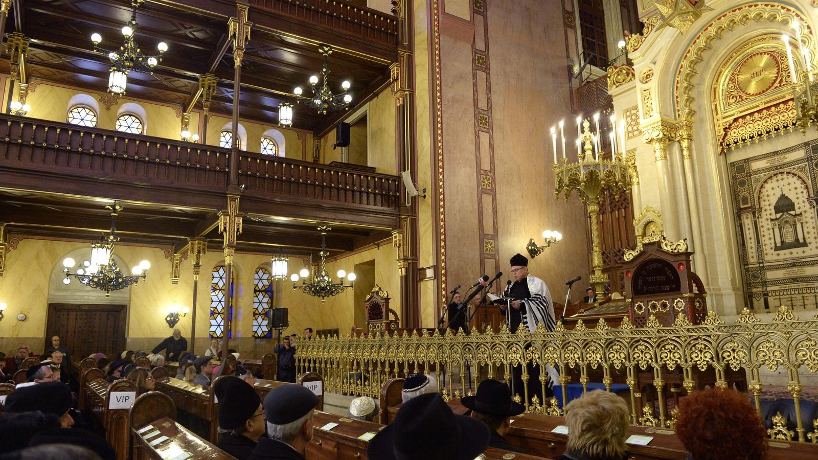 Deutsch László főrabbi beszél a budapesti gettó felszabadulásának 69. évfordulóján a Budapesti Zsidó Hitközség által szervezett 