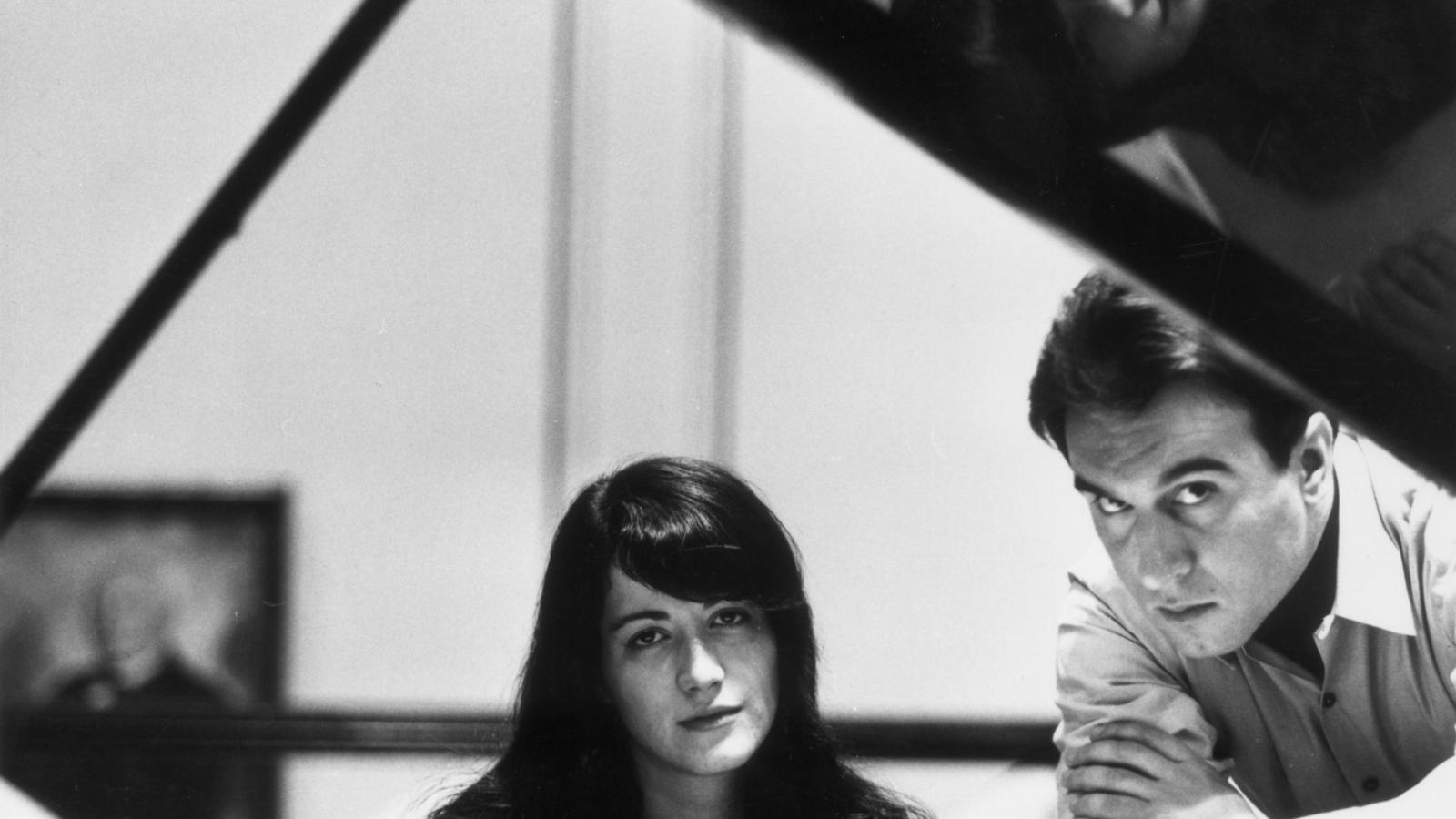 Kép 1968-ból: a zongorista Martha Argerich a most elhunyt olasz karmesterrel, Claudio Abbado-val. Fotó: Erich Auerbach/Getty Ima