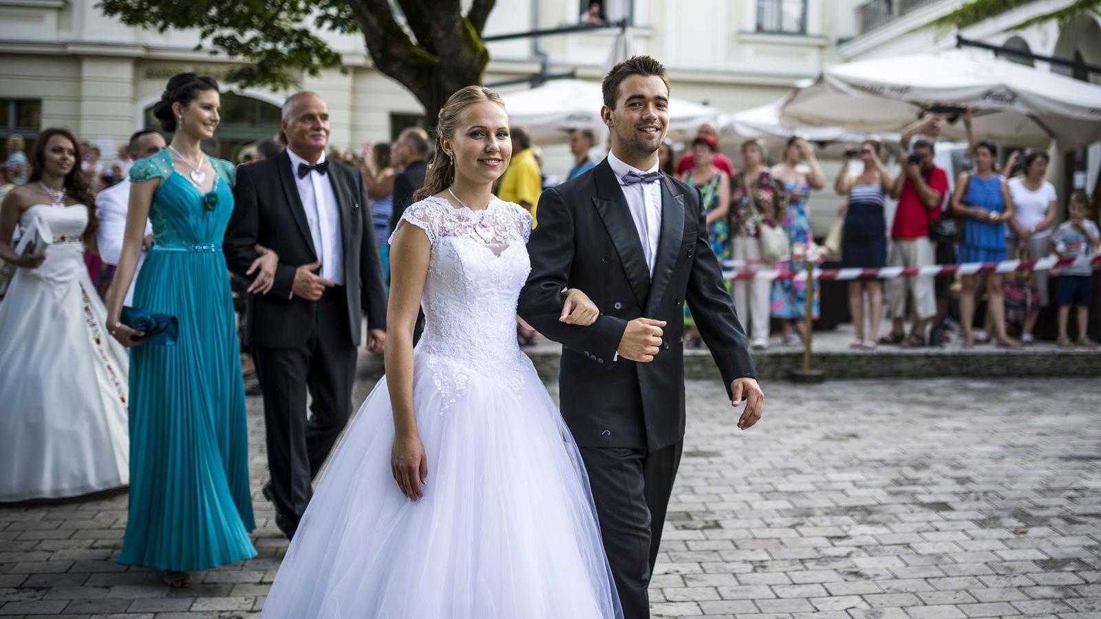 Résztvevők az Anna-bálon. MTI Fotó: Bodnár Boglárka