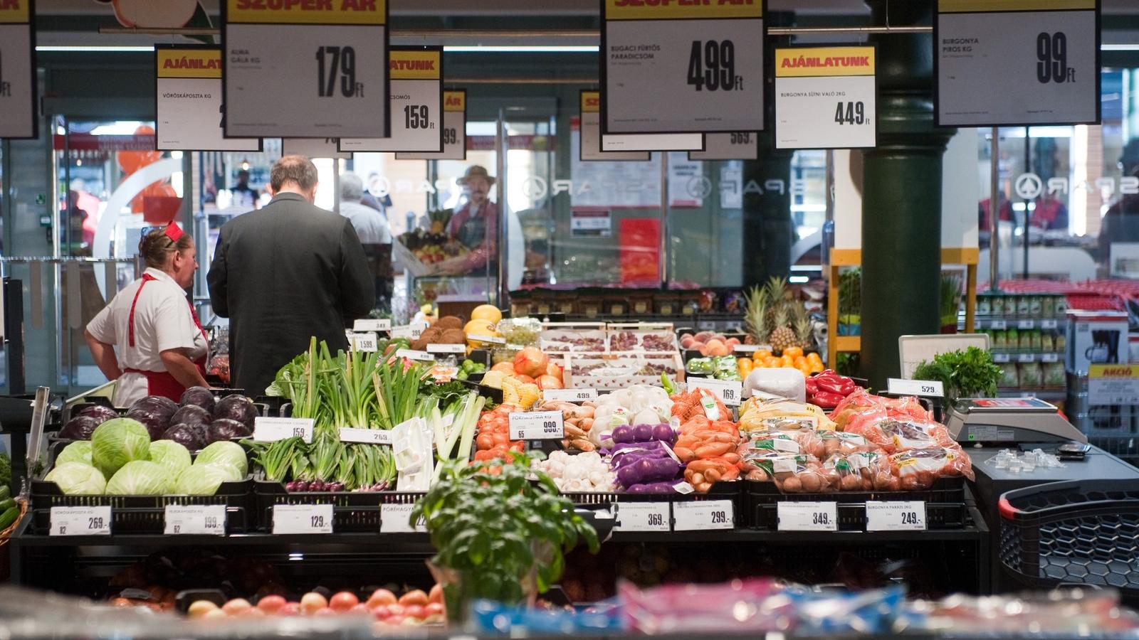 boltokban rendre magasabb árakkal találkoznak a vevők, mint ami az infl ációs értékekből következne FOTÓ: TÓTH GERGŐ