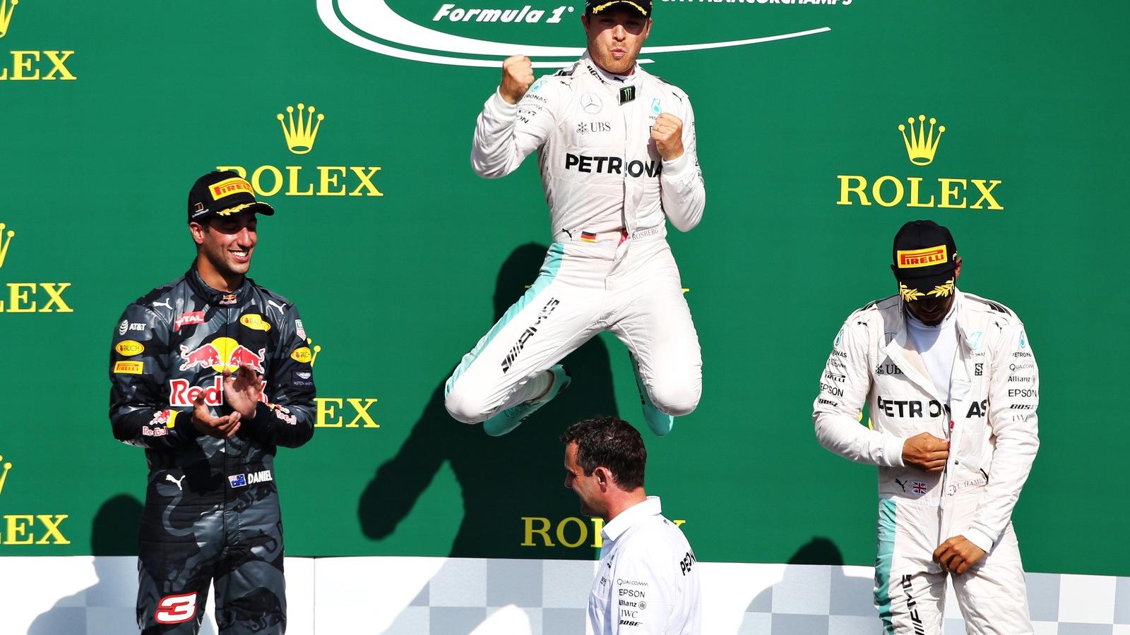 Nico Rosberg örül a győzelemnek - Fotó: Charles Coates/Getty Images 