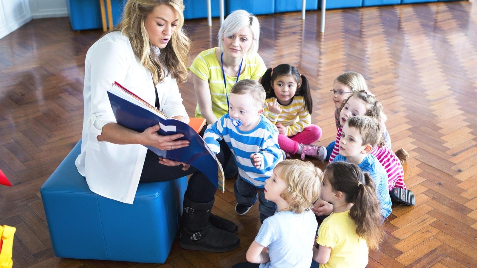 Legyen a gyerek mellett egy felnőtt, akivel megbeszélheti a kialakult kérdéseket FOTÓ: EUROPRESS/THINKSTOCK
