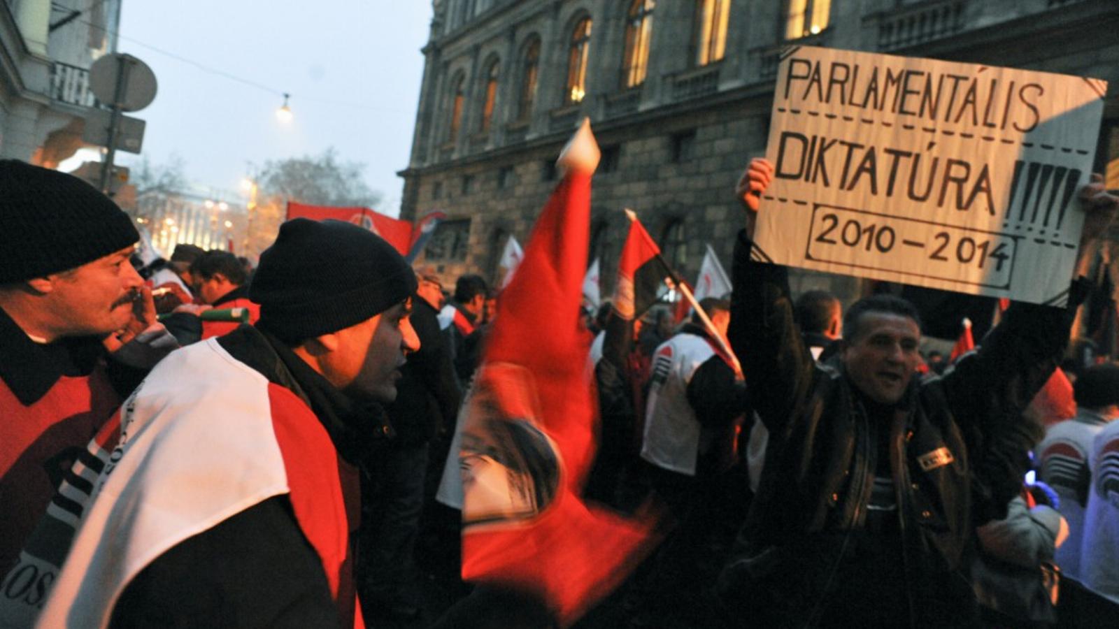 A szaktárca épületénél demonstráltak tegnap a bányászok – egy éve is felvonultak már követeléseikkel, de azóta sem történt semmi