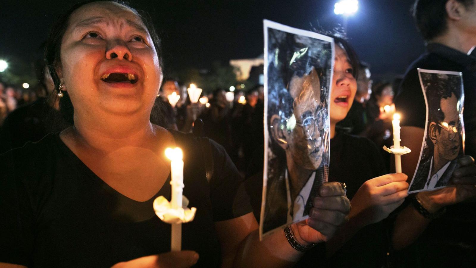 A thaiföldi egyéves gyász alatt csak fekete ruhát hordhatnak az alattvalók FOTÓ: EUROPRESS/GETTY IMAGES/PAULA BRONSTEIN