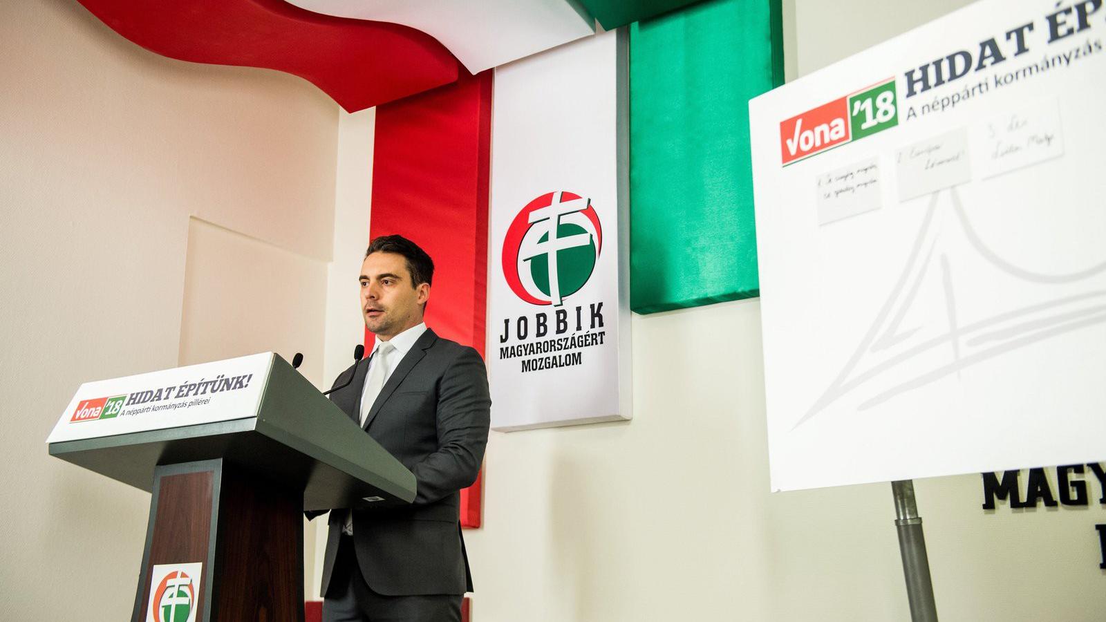 Jobbik az Alaptörvény alapelvei között szerepeltetné a korrupció elleni harc fontosságát – közölte Vona Gábor pártelnök tegnap. 