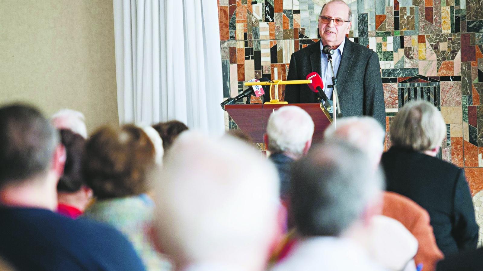 Majtényi László évértékelője vasárnap a Bibó Közéleti Társaságban FOTÓ: MOLNÁR ÁDÁM