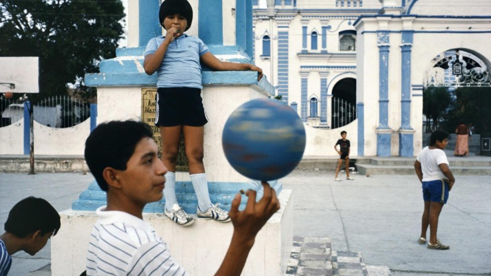 Alex Webb színes képeivel a periférián élők atmoszféráját ragadja meg FOTÓ: MAGNUMPHOTOS/ALEX WEBB