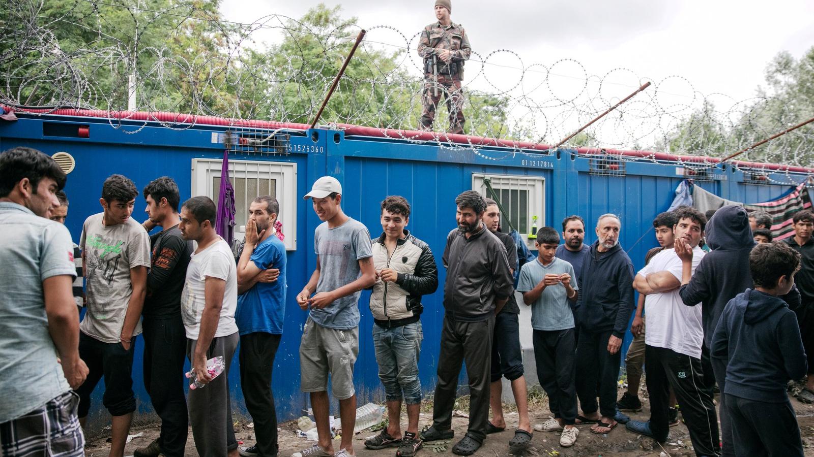 A menekültekkel való, egyre embertelenebb bánásmód is kiírja a demokráciák sorából hazánkat FOTÓ: EUROPRESS/GETTY IMAGES/MATT CA