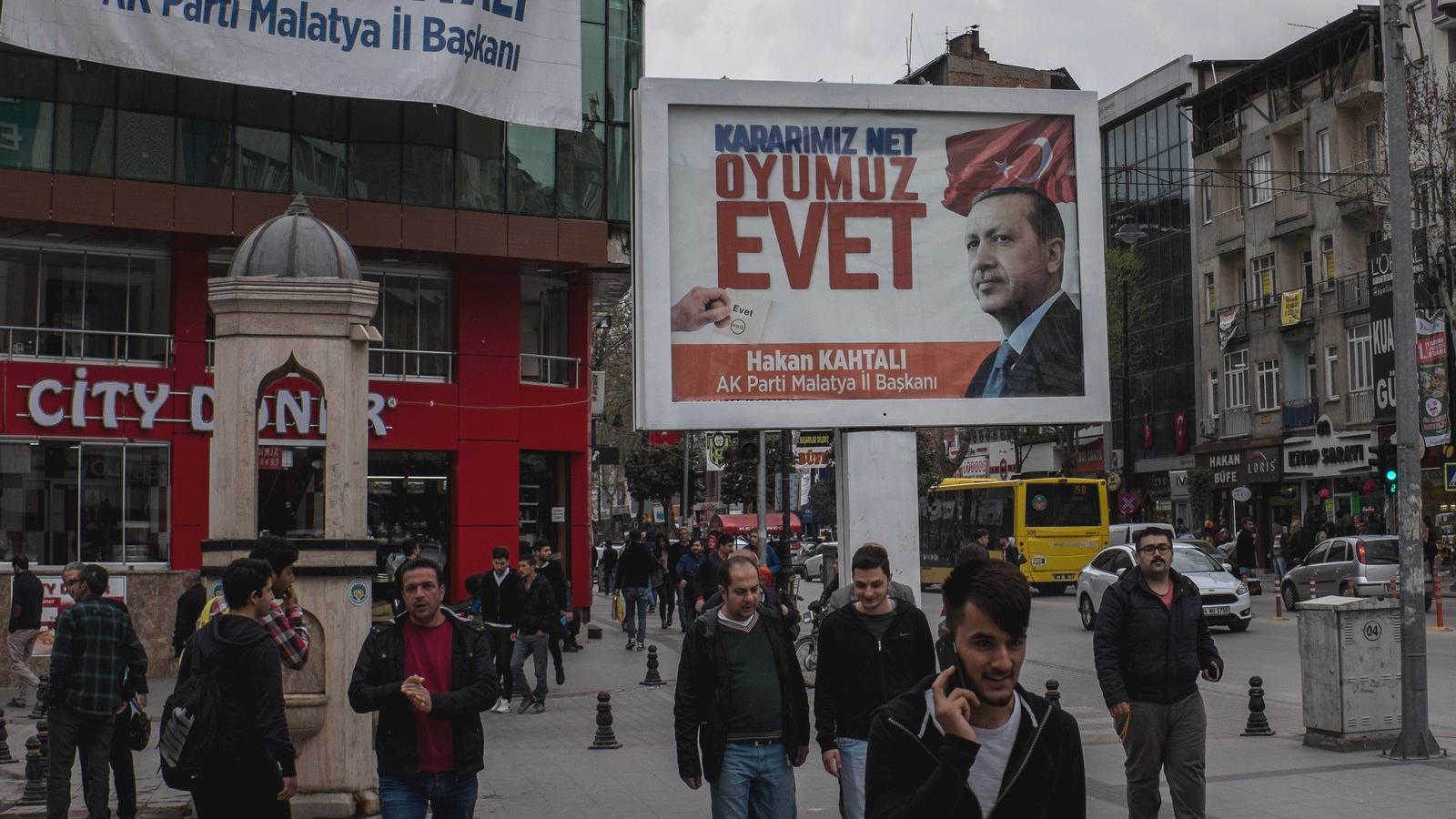 Igen szavazatra buzdító plakát a délkelet-törökországi Malatyában FOTÓ: EUROPRESS/GETTY IMAGES/CHRIS MCGRATH