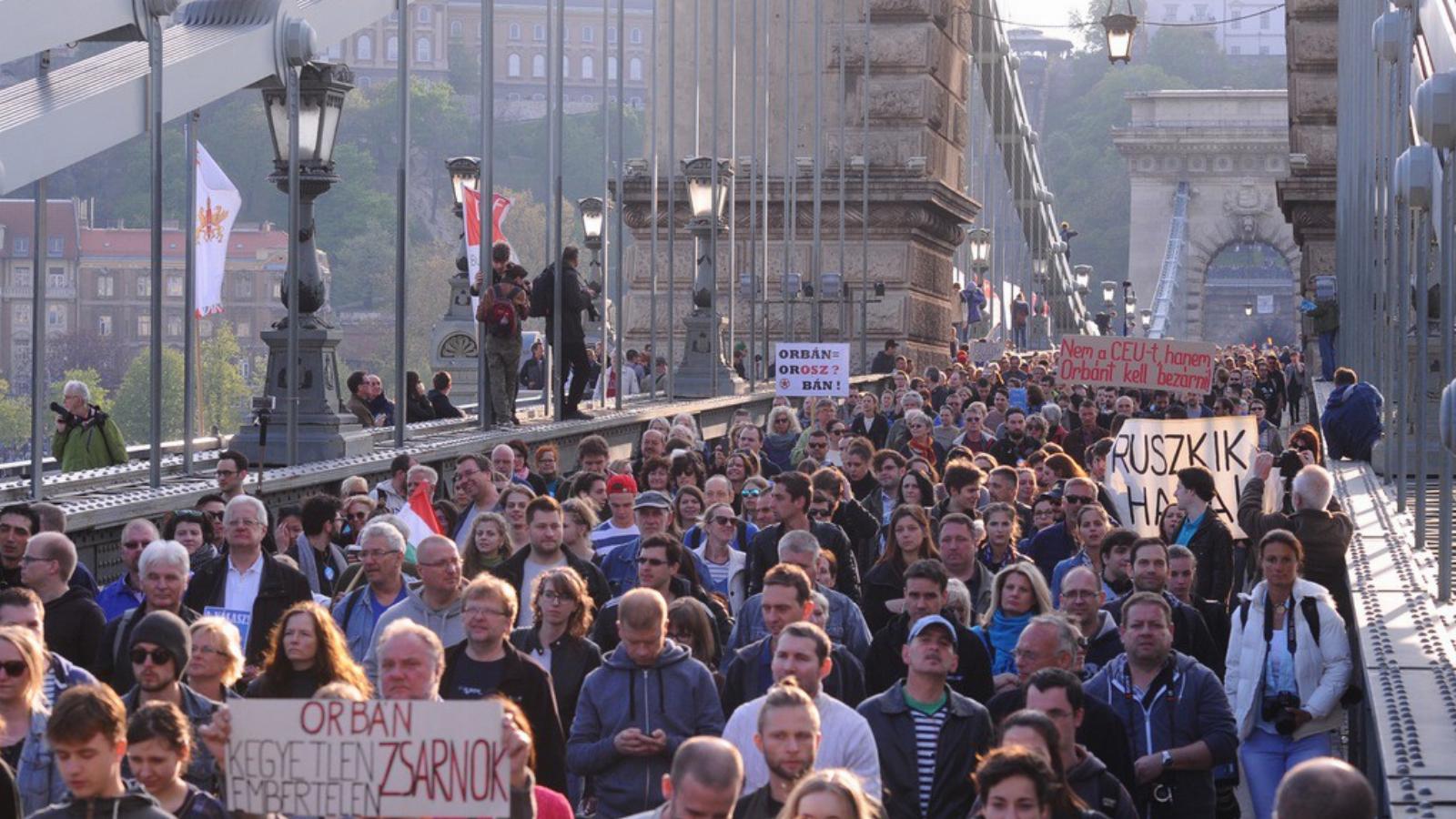 Az áprilisi, 80 ezres tüntetést a lex CEU ellen szintén az Oktatási Szabadságot csoport szervezet FOTÓ: Molnár Ádám