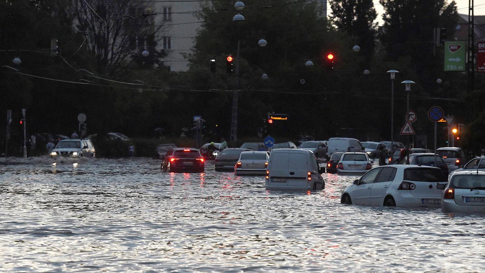 A keddi felhőszakadás következménye a fővárosban - MTI Fotó: Bruzák Noémi