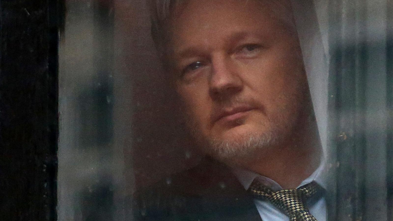 Assange az ecuadori rejtekhelyén FOTÓ: Getty Images