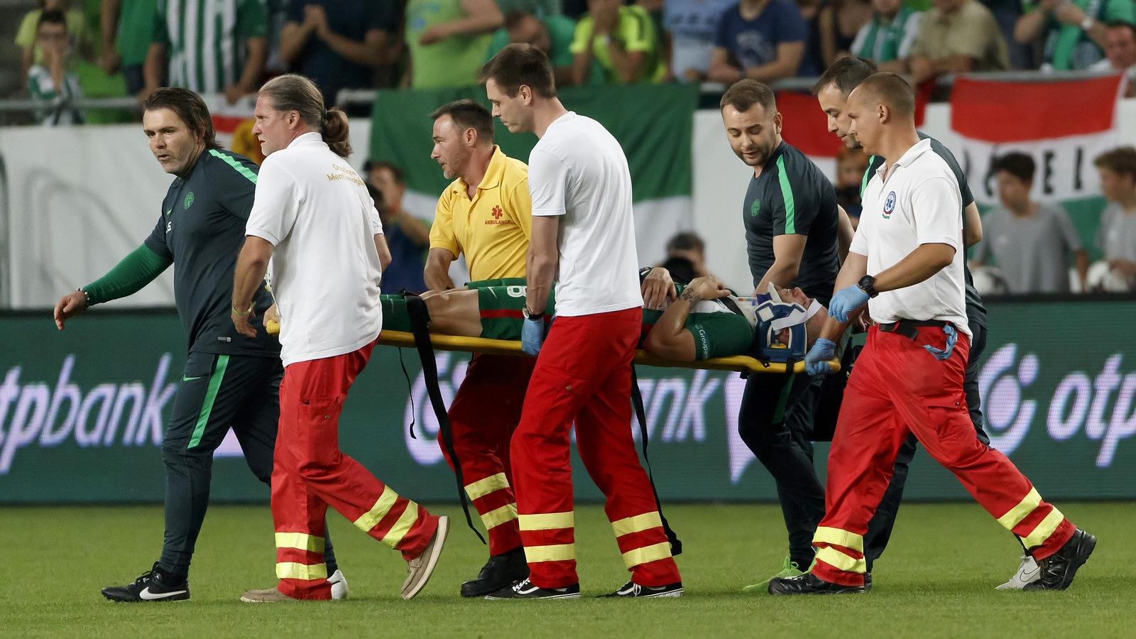 Lovrencsicset viszik le a pályáról FOTÓ: Szirtesi László/Getty Images